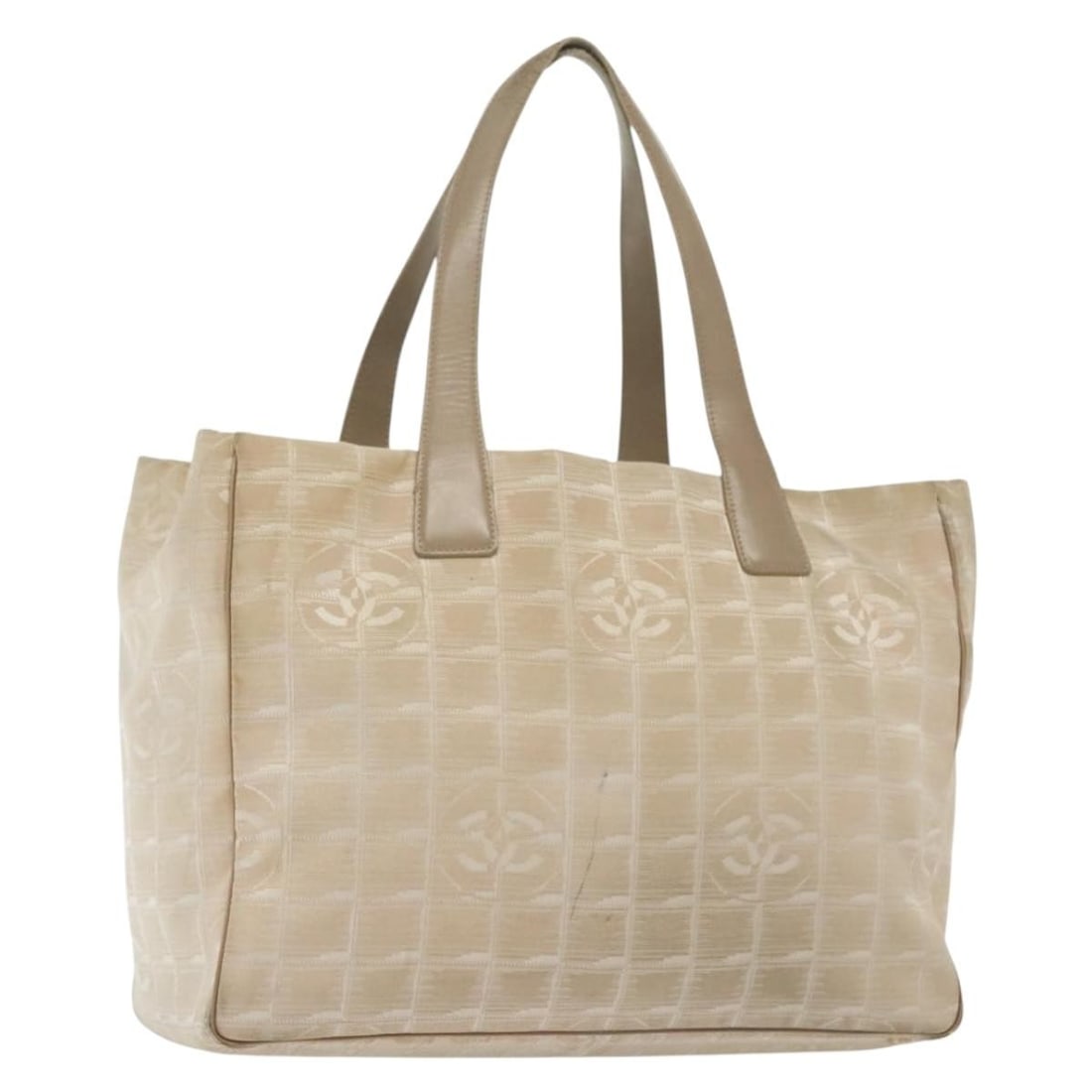 CHANEL New Travel Line Beige Gold Nylon Tote Bag Auth ti3357: CHANEL New Travel Line Beige Gold Nylon Tote Bag Auth ti3357 This elegant CHANEL New Travel Line Tote Bag is crafted from durable nylon in a sophisticated beige and gold color scheme. With dimensions 
