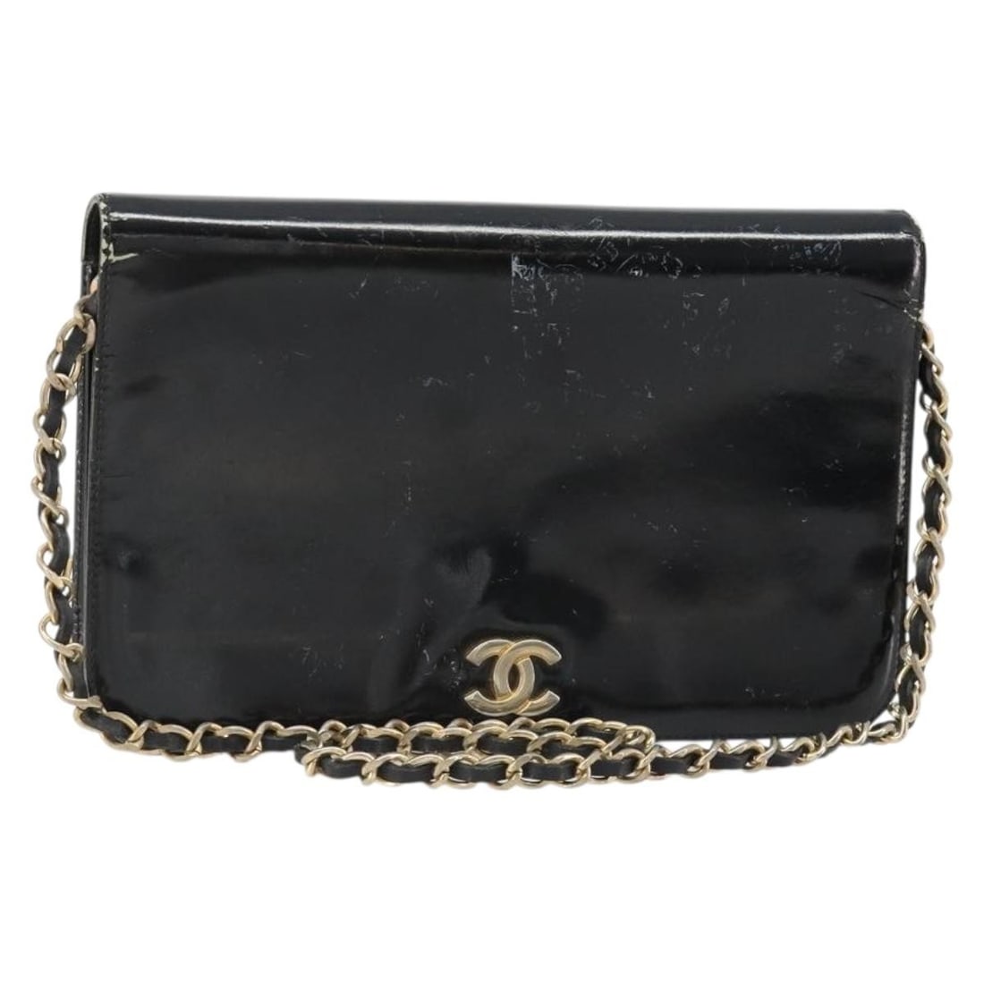 Black Patent Leather Shoulder Bag with CC Chain CHANEL: Black Patent Leather Shoulder Bag with CC Chain CHANEL CHANEL shoulder bag in black patent leather with gold-tone CC details. Made in France, this bag measures approximately W24 x H14 x D3 cm with a s