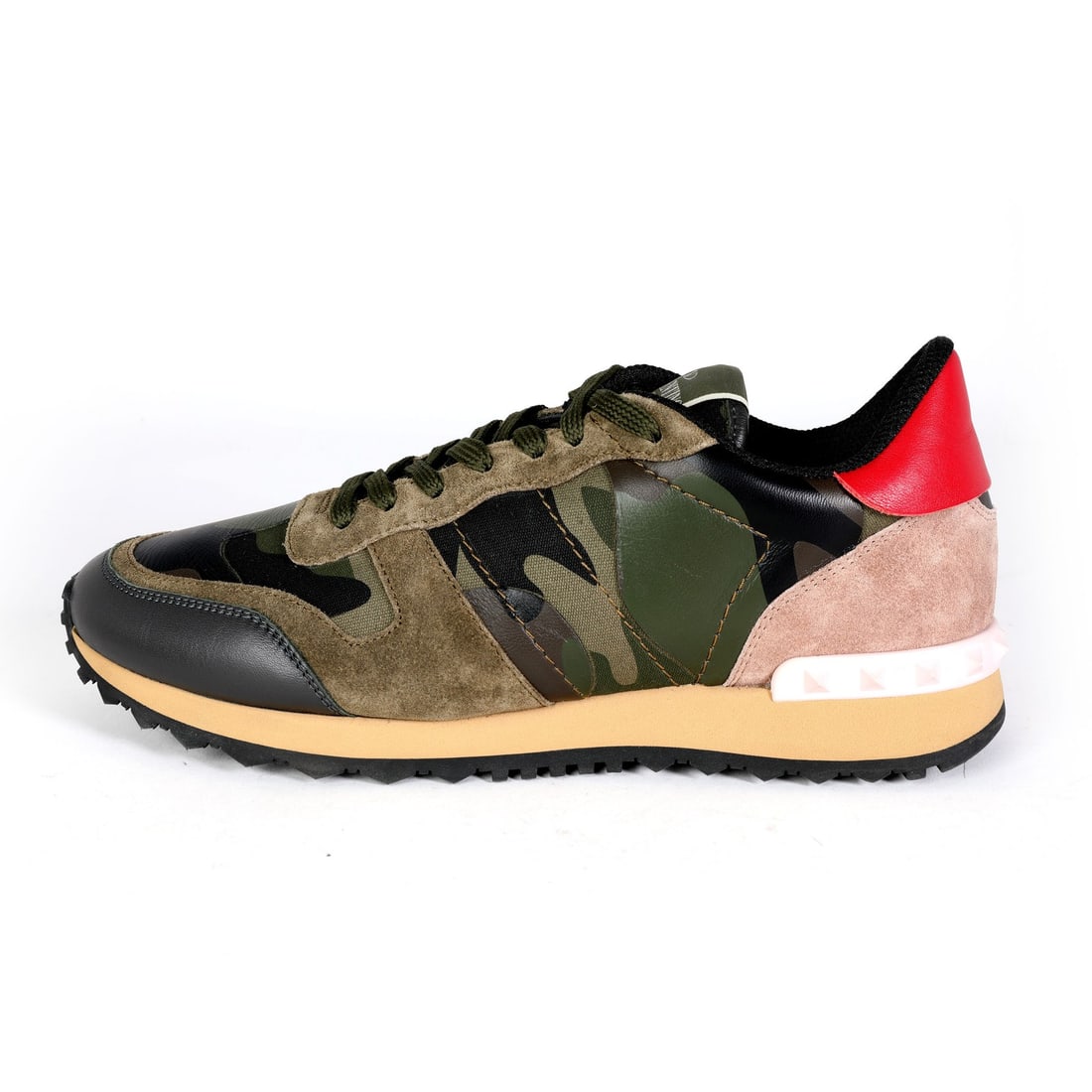 Valentino Rockrunner Camo Womens Sneaker Size 40 Box Dust Bag: Valentino Rockrunner Camo Womens Sneaker Size 40 Box Dust Bag These Valentino Rockrunner 'Camo' sneakers for women feature a distinctive camouflage colorway in black, brown, green, and red. Crafted fr