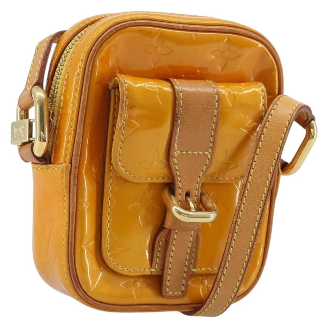 Louis Vuitton Christie PM Vernis Monogram Shoulder Bag Jaune M91110: Louis Vuitton Christie PM Vernis Monogram Shoulder Bag Jaune M91110 Louis Vuitton Monogram Vernis Christie PM shoulder bag in Jaune, made from patent leather and made in France. This pre-owned bag fea