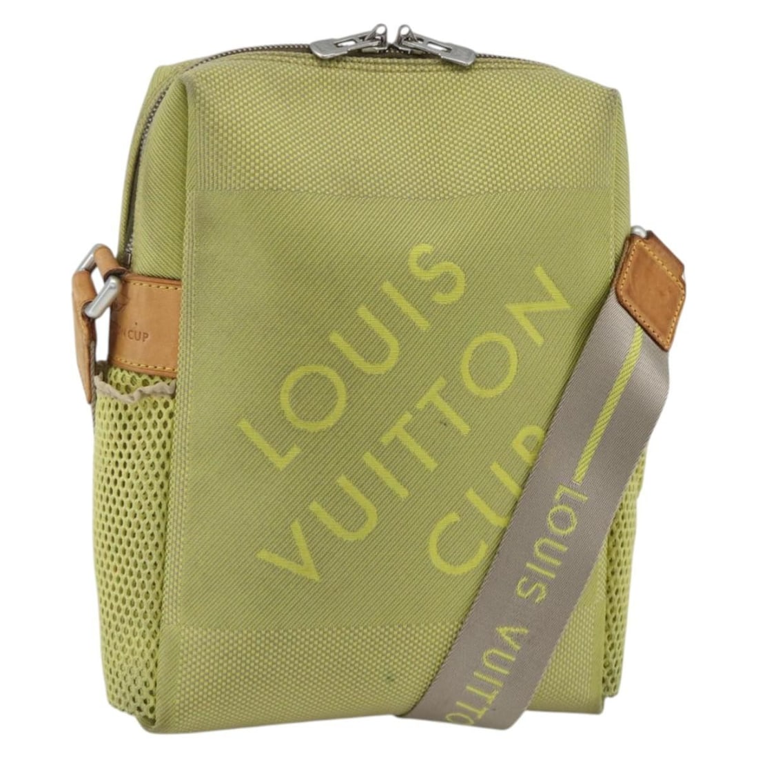 Louis Vuitton Damier Geant LV Cup Weatherly Yellow Shoulder Bag M80636: Louis Vuitton Damier Geant LV Cup Weatherly Yellow Shoulder Bag M80636 This is a Louis Vuitton Damier Geant LV Cup Weatherly shoulder bag in yellow, crafted from durable Damier Geant canvas. The bag f