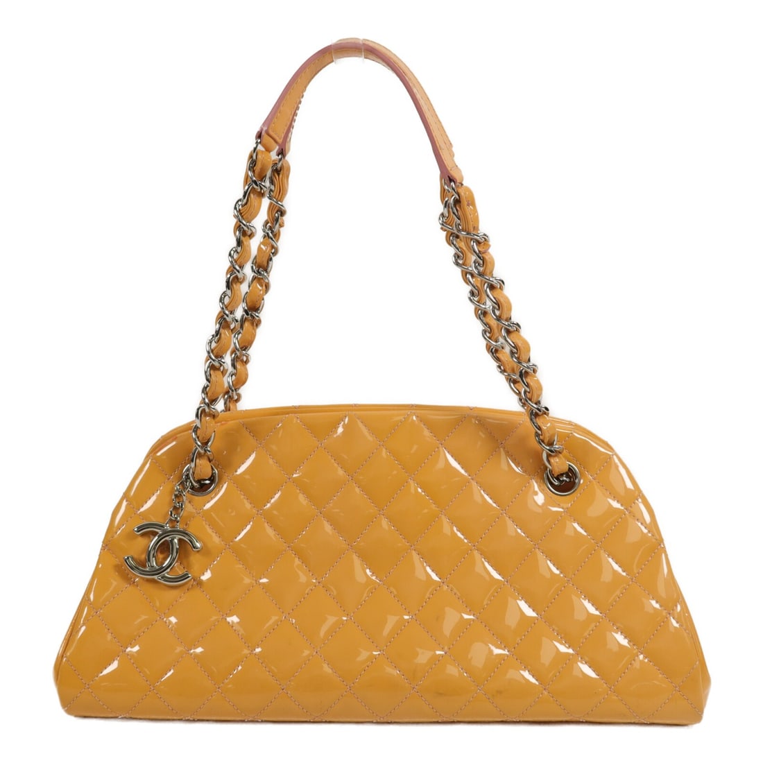 Patent Leather Chain Shoulder Bag Orange CHANEL CC SHW: Patent Leather Chain Shoulder Bag Orange CHANEL CC SHW CHANEL CC SHW Chain Shoulder Bag in patent leather, presented in an orange-yellow color. This shoulder bag features a chain shoulder strap and a 