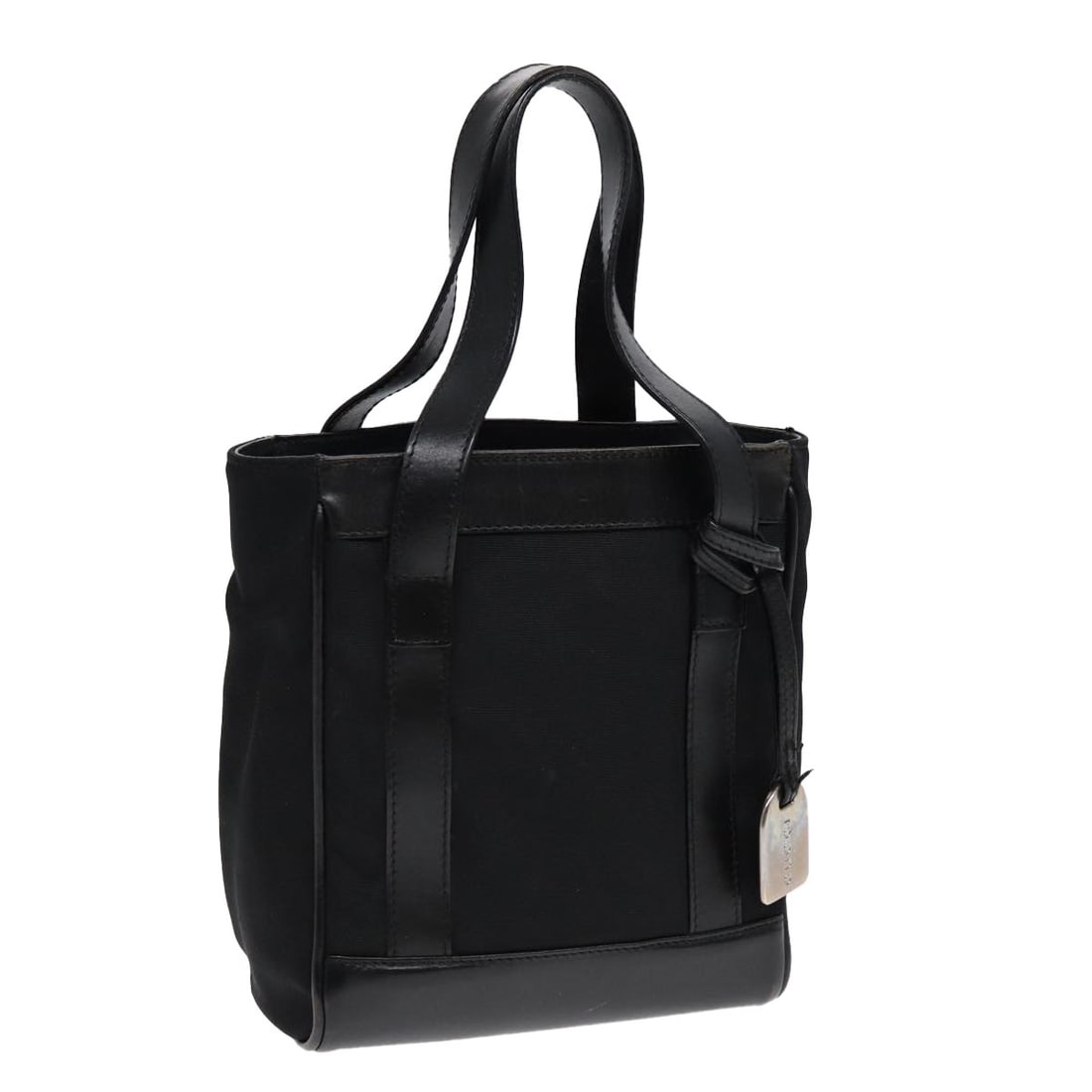 Gucci nylon black silver handbag Italy 000 2854 0500 5: Gucci nylon black silver handbag Italy 000 2854 0500 5 This GUCCI handbag is crafted from durable black nylon with silver accents and leather trim. Designed for women, it features a compact structure 