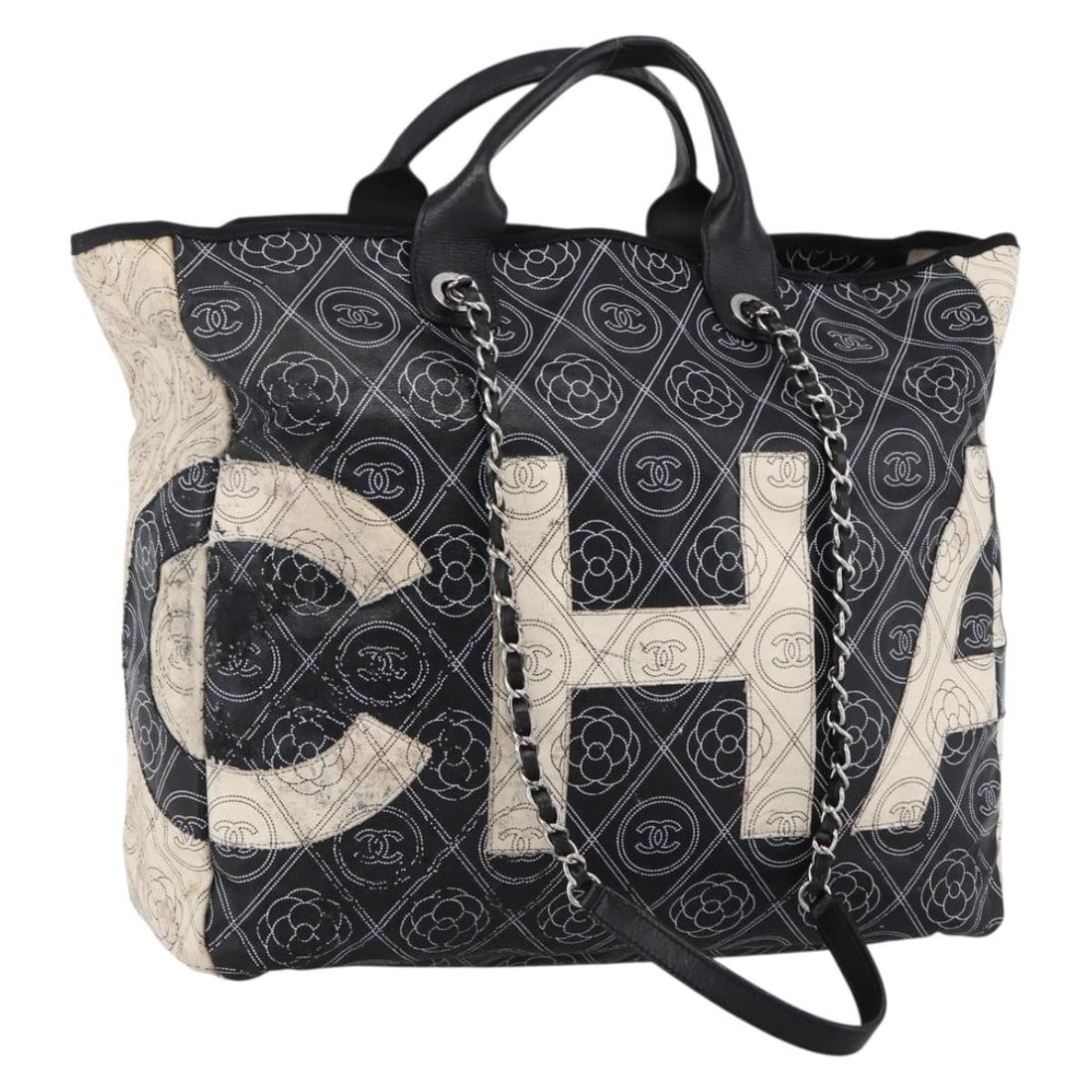 CHANEL Matelasse Chain Shoulder Bag Black Coated Canvas CC: CHANEL Matelasse Chain Shoulder Bag Black Coated Canvas CC CHANEL shoulder bag in black and silver coated canvas, made in Italy. It features the Matelasse design and a shoulder strap with an approxima