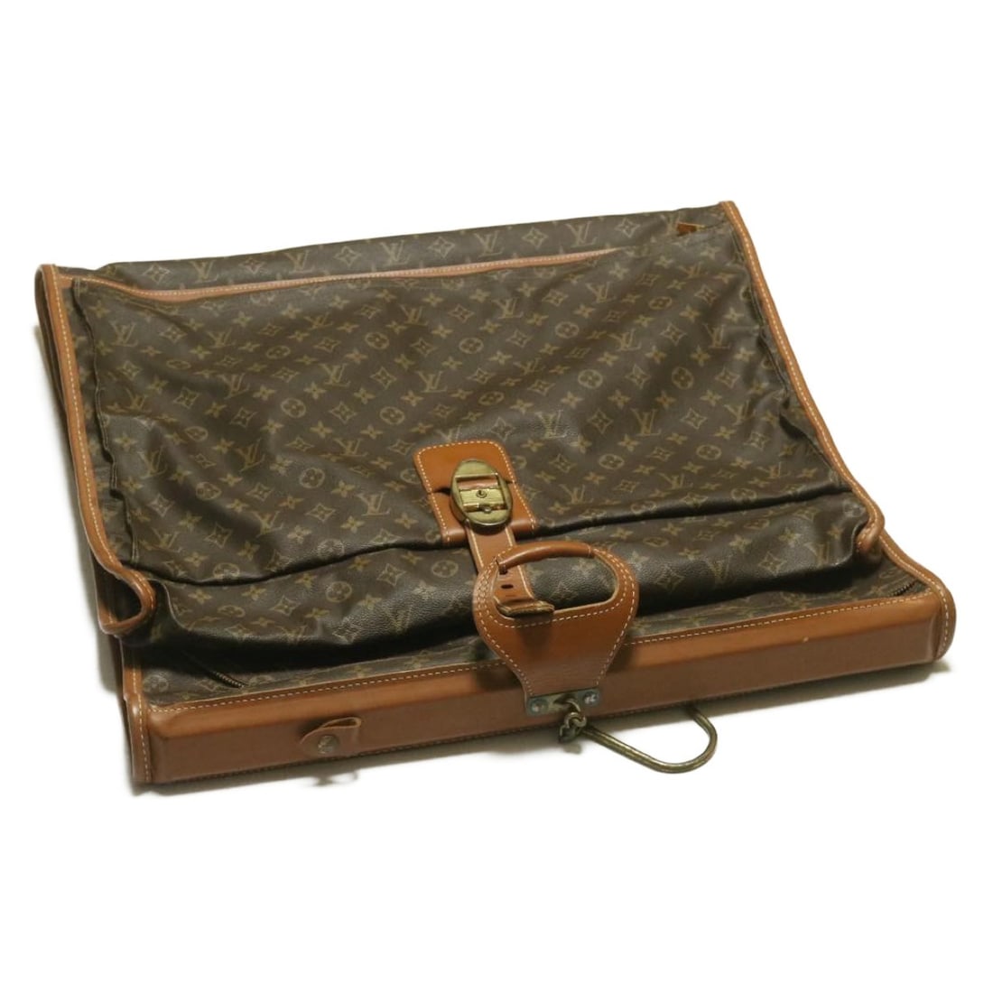 Louis Vuitton T23403 Monogram Canvas Garment Cover Portable Dome: Louis Vuitton T23403 Monogram Canvas Garment Cover Portable Dome Louis Vuitton portable garment cover in Monogram Canvas, made in France. This vintage T23403 piece features the Monogram pattern and is