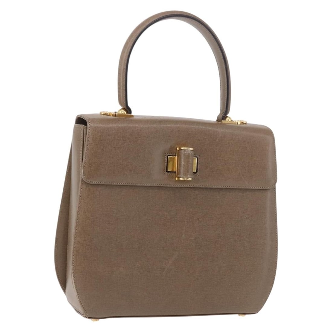 Salvatore Ferragamo Gancini Beige Leather Handbag Gold Tone Italy: Salvatore Ferragamo Gancini Beige Leather Handbag Gold Tone Italy Salvatore Ferragamo Gancini hand bag in leather with a beige and gold color scheme. Made in Italy, this women's bag measures approxima
