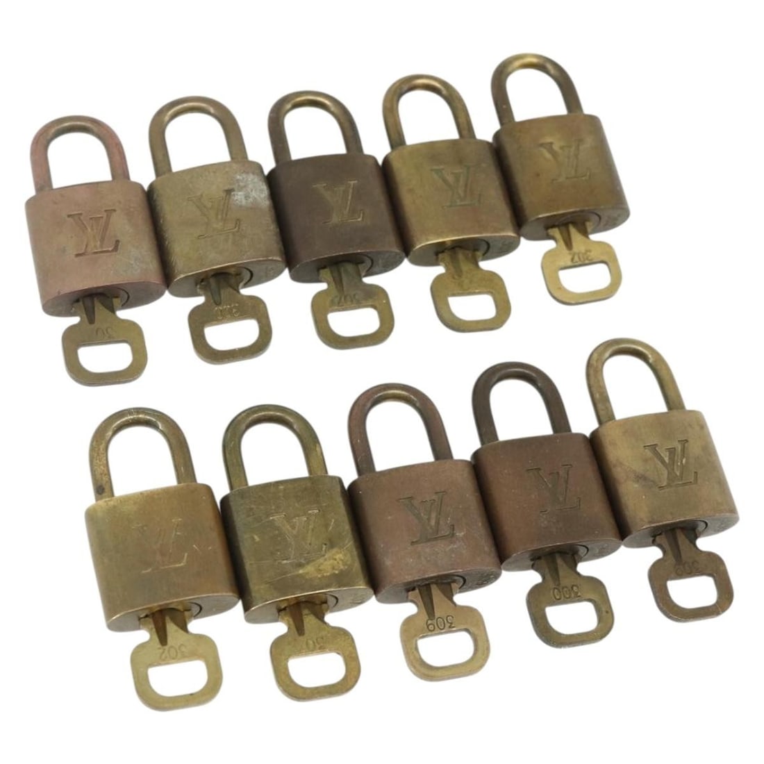 Set of 10 Louis Vuitton gold metal padlocks made in France: Set of 10 Louis Vuitton gold metal padlocks made in France Set of 10 Louis Vuitton metal padlocks in gold color, made in France. This bundle includes only the items shown in the photo; box and dust ba