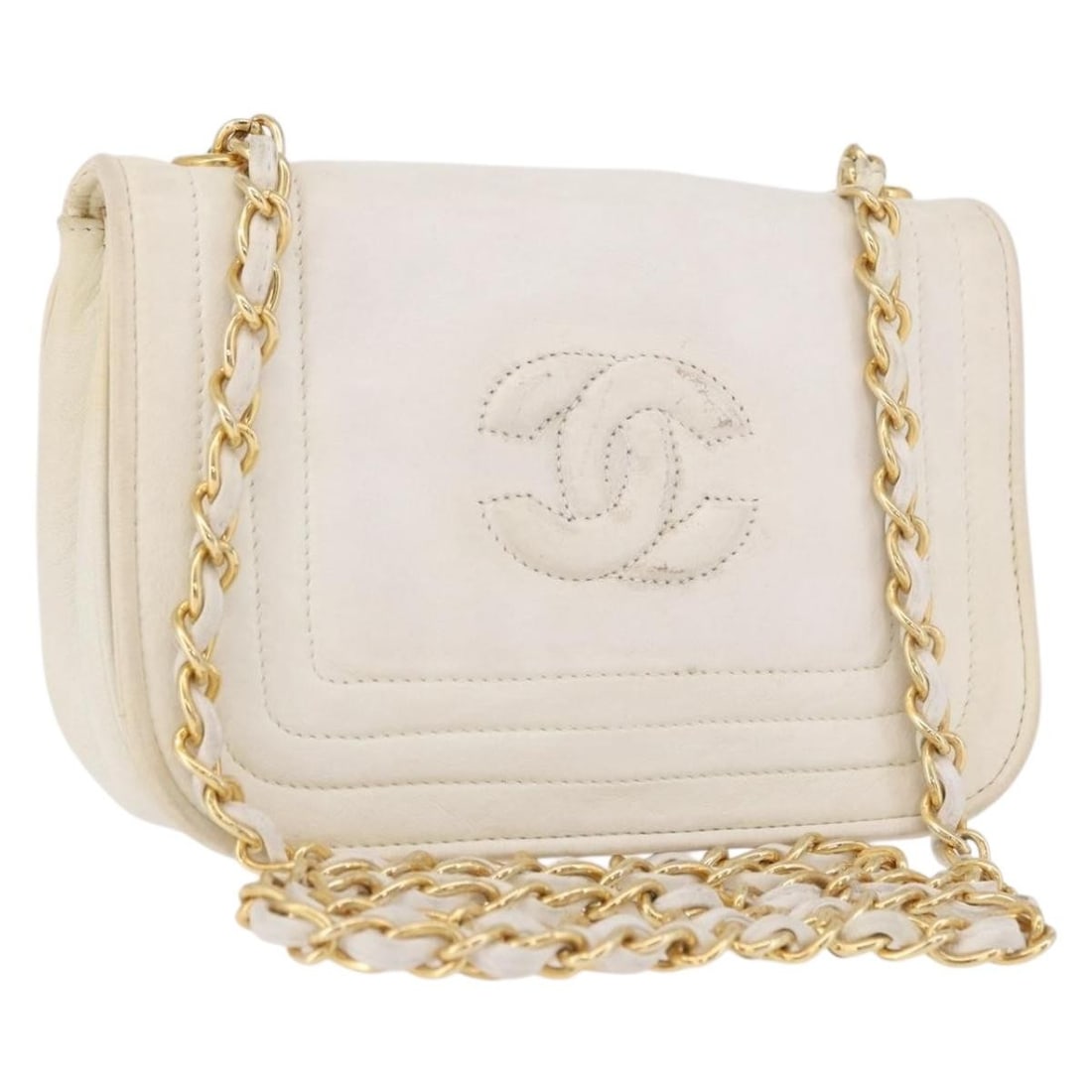 CHANEL White Lambskin CC Chain Shoulder Bag Gold Tone: CHANEL White Lambskin CC Chain Shoulder Bag Gold Tone This CHANEL shoulder bag is crafted from lamb skin in white and gold. Made in Italy, it measures approximately 17 cm wide, 12 cm high, and 4 cm de