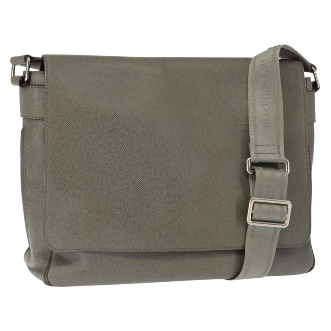 LOUIS VUITTON Taiga Leather Roman GM Shoulder Bag Gracie M32626 Auth: LOUIS VUITTON Taiga Leather Roman GM Shoulder Bag Gracie M32626 Auth The LOUIS VUITTON Taiga Leather Roman GM Shoulder Bag in Gracie is a sophisticated accessory crafted from high-quality Taiga leathe