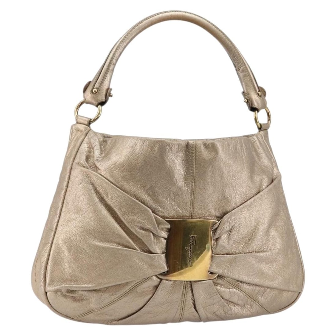 Salvatore Ferragamo Vala Shoulder Bag Leather Beige Gold Made in Italy: Salvatore Ferragamo Vala Shoulder Bag Leather Beige Gold Made in Italy This Salvatore Ferragamo Vala Shoulder Bag is a stylish accessory crafted from high-quality leather, featuring a sophisticated be
