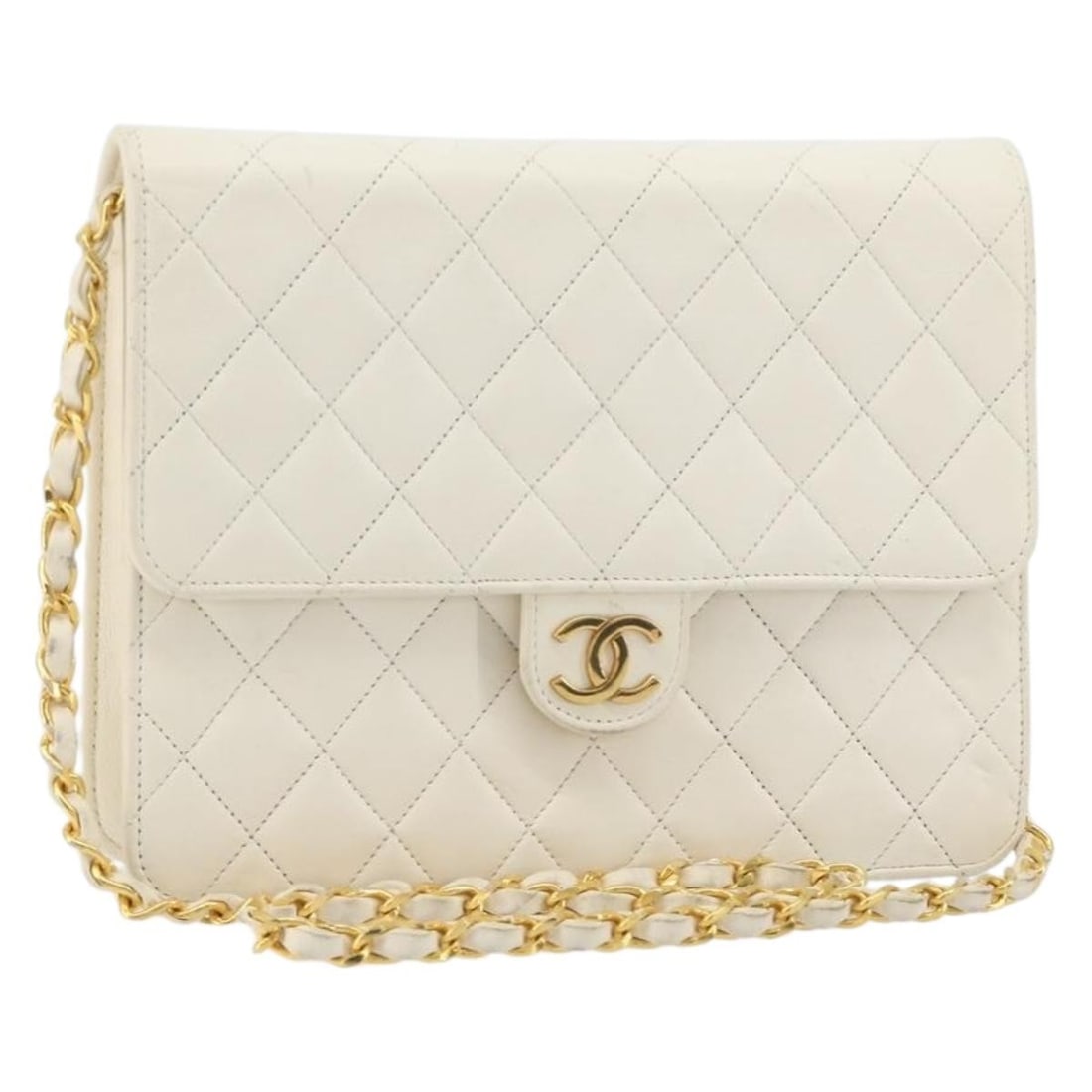 CHANEL Matelasse Lamb Skin Shoulder Bag White Gold CC: CHANEL Matelasse Lamb Skin Shoulder Bag White Gold CC CHANEL Matelasse chain shoulder bag in white lamb skin with gold-tone details. This women's shoulder bag measures approximately 22 cm W x 17 cm H 