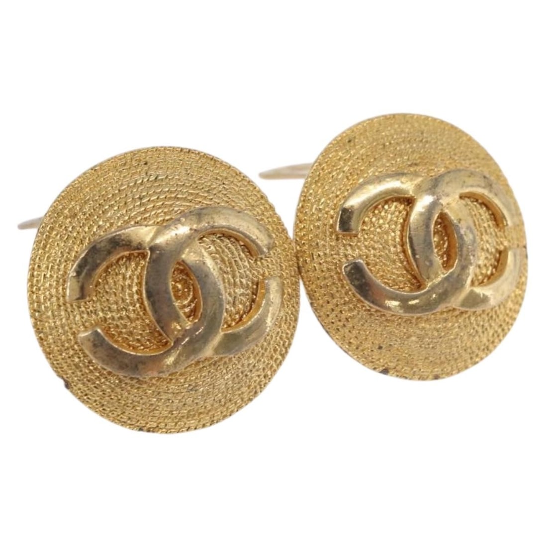 CHANEL CC Gold Tone Metal Earring France: CHANEL CC Gold Tone Metal Earring France CHANEL gold tone metal earrings for women, made in France. The earrings measure approximately 24 mm in width and 24 mm in length. Condition is heavily used, wi