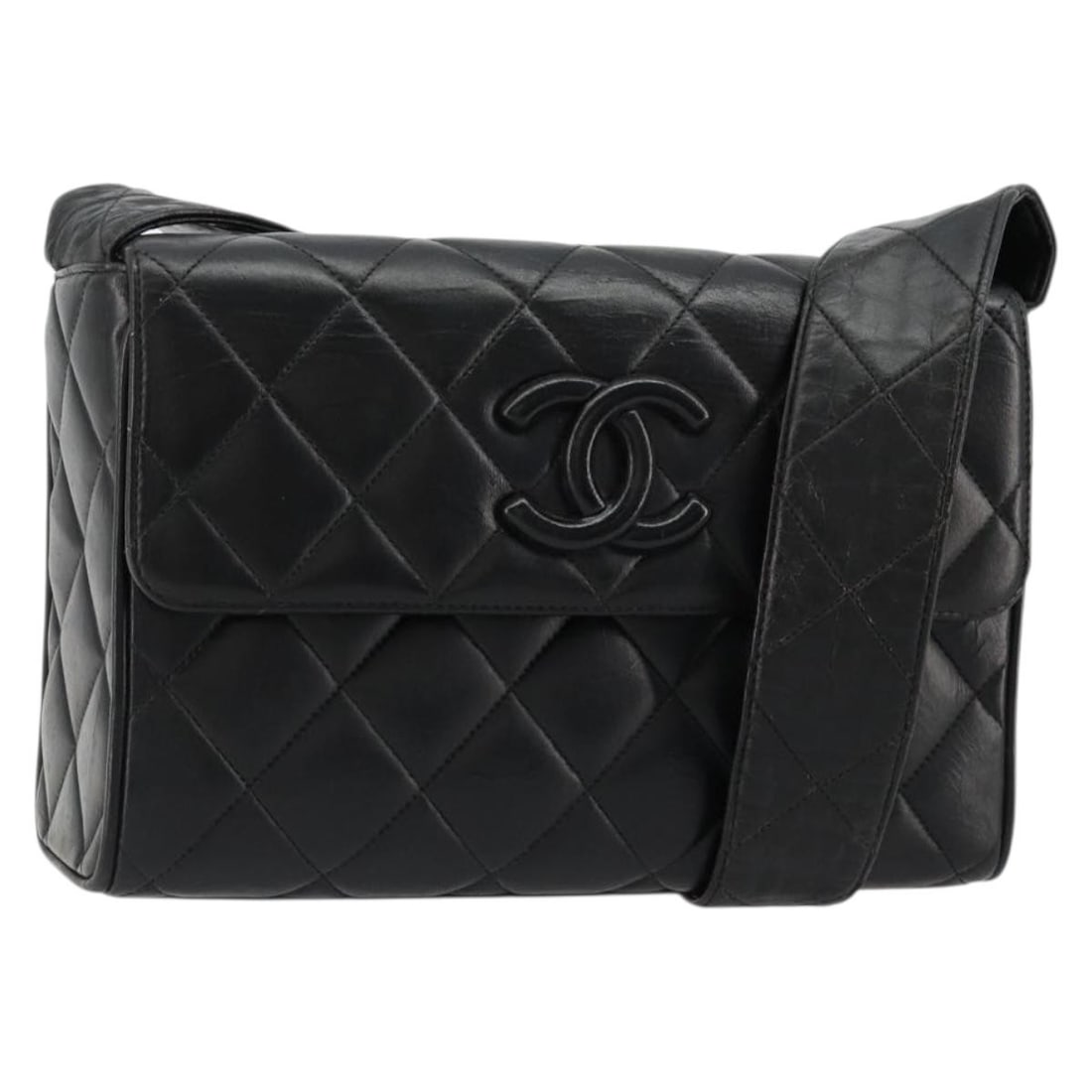 CHANEL CC Matelasse Lamb Skin Shoulder Bag Black Gold: CHANEL CC Matelasse Lamb Skin Shoulder Bag Black Gold CHANEL Matelasse shoulder bag in black lamb skin with gold-tone CC details, made in France. This women's shoulder bag measures approximately 23 cm