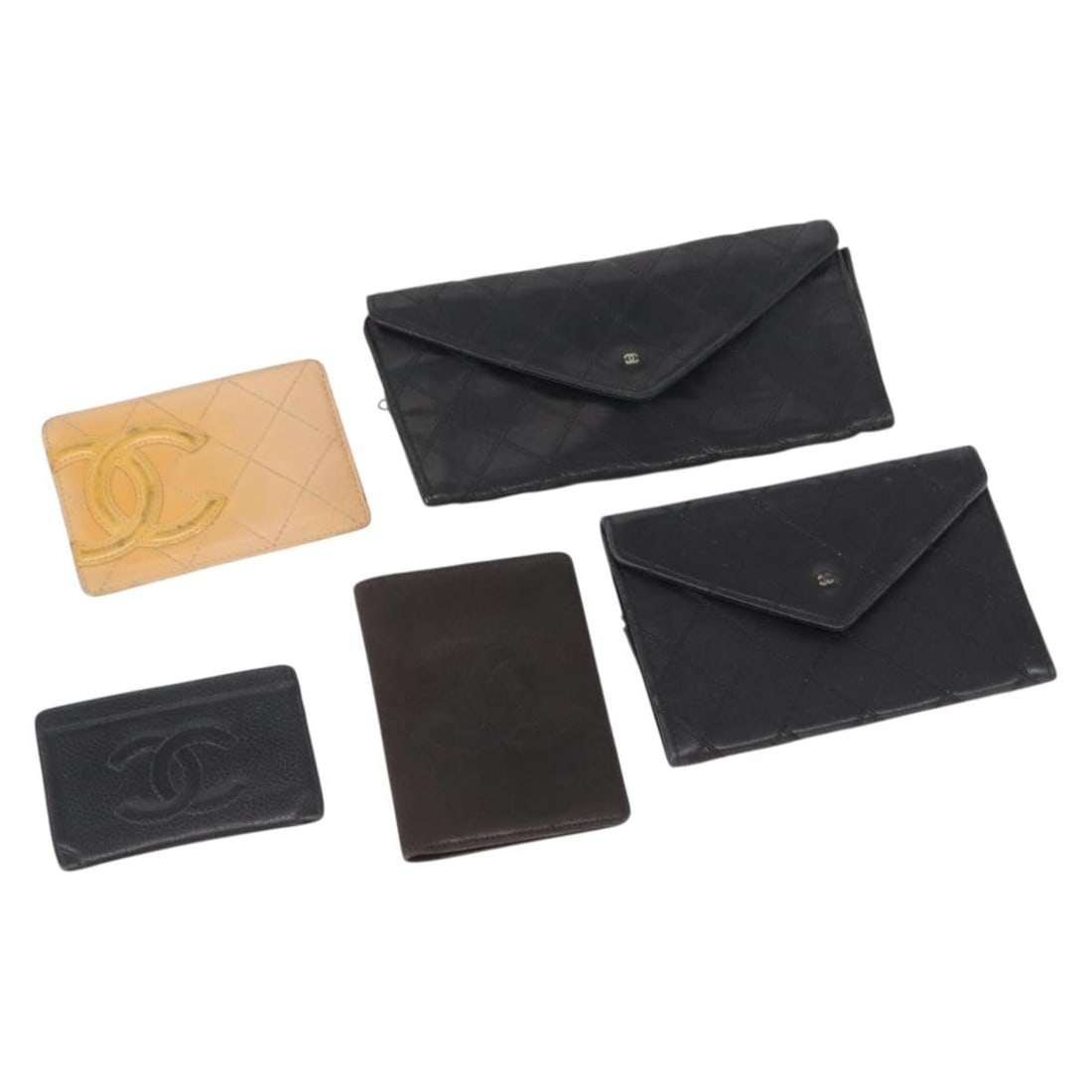 5 Leather Wallets CHANEL CC Beige Black: 5 Leather Wallets CHANEL CC Beige Black A CHANEL leather wallet in beige and black, presented as a 5-set item. The wallet is in heavily used condition with visible wear throughout, including out-of-sh