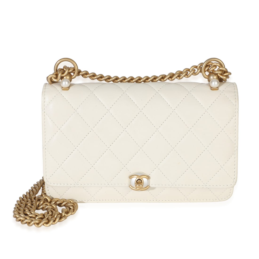 Chanel Wallet On Chain White Leather Quilted Pearl CC Bag: Chanel Wallet On Chain White Leather Quilted Pearl CC Bag Chanel Wallet On Chain shoulder bag in white quilted calfskin with Pearl CC turnlock closure. This pre-owned unisex bag includes an authentici