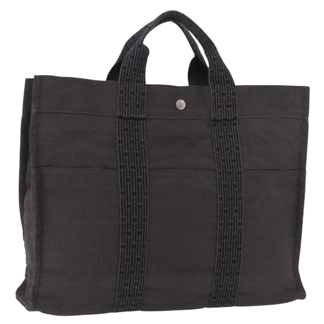 Hermes Her Line MM gray silver canvas handbag: Hermes Her Line MM gray silver canvas handbag This Hermes Her Line MM handbag is crafted from gray and silver canvas, offering a spacious and practical design. Made in France, it features a handle dro