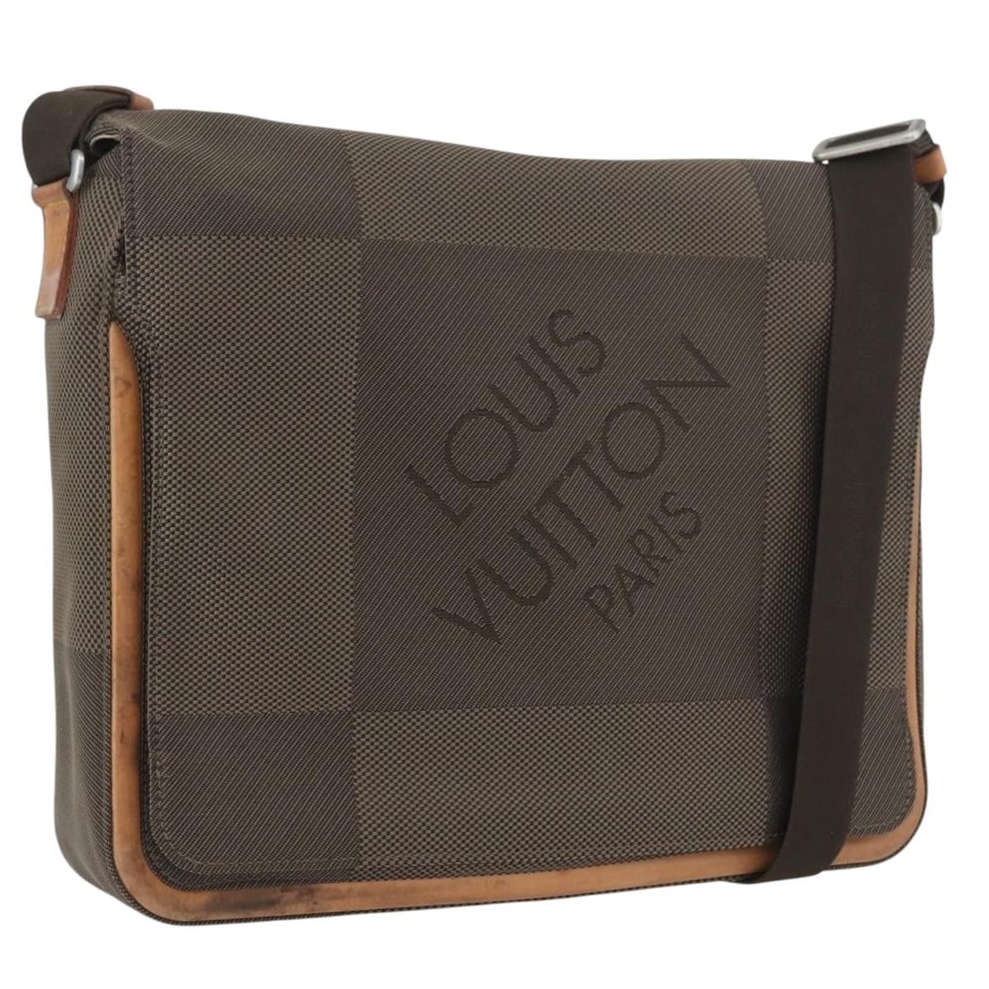 Louis Vuitton Damier Geant Tail Canvas Messager Shoulder Bag M93030: Louis Vuitton Damier Geant Tail Canvas Messager Shoulder Bag M93030 This Louis Vuitton Damier Geant Messager shoulder bag in the Tail colorway features a durable canvas exterior with an adjustable str