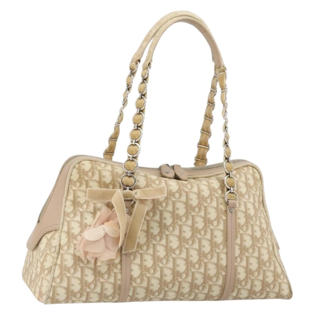 Christian Dior Romantic Trotter Canvas Hand Bag Beige Silver PVC: Christian Dior Romantic Trotter Canvas Hand Bag Beige Silver PVC Christian Dior hand bag in beige and silver PVC leather and Trotter canvas, made in Italy. The bag has a handle drop of 5.9 inches and 