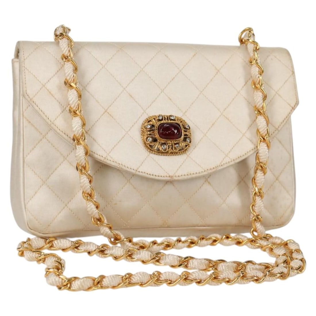 CHANEL Gold Satin Matelasse Chain Gribois Shoulder Bag Auth 142689V: CHANEL Gold Satin Matelasse Chain Gribois Shoulder Bag Auth 142689V This stunning CHANEL Matelasse Chain Gribois Shoulder Bag showcases a luxurious gold satin exterior, a hallmark of elegance and soph