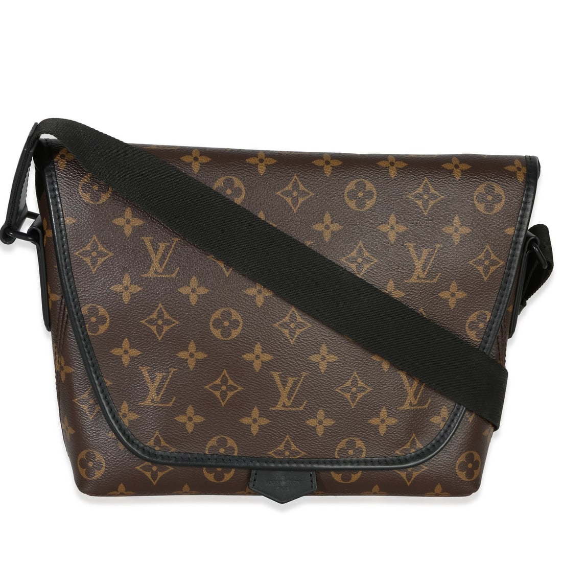 Louis Vuitton Monogram Macassar PM Messenger Bag: Louis Vuitton Monogram Macassar PM Messenger Bag This Louis Vuitton Monogram Macassar Canvas Magnetic Messenger is a stylish and functional messenger bag crafted from brown canvas with matte-black har