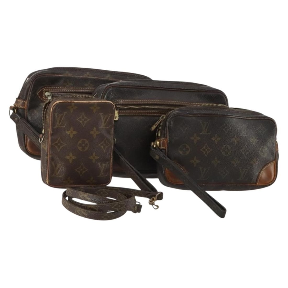 Set of 4 Louis Vuitton Monogram Canvas Clutch Bags France: Set of 4 Louis Vuitton Monogram Canvas Clutch Bags France Louis Vuitton Monogram Clutch Bag in Monogram Canvas, made in France and designed for women. This clutch measures approximately 26 cm wide, 15