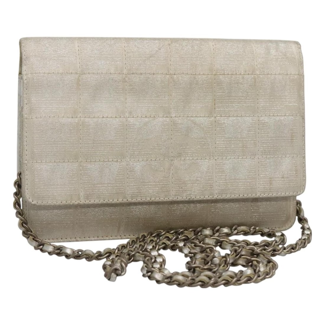 CHANEL New Travel Line Nylon Chain Wallet Silver CC: CHANEL New Travel Line Nylon Chain Wallet Silver CC Chanel New Travel Line chain wallet in silver nylon with a long shoulder strap. This women's shoulder bag is made in Italy and includes only the ite