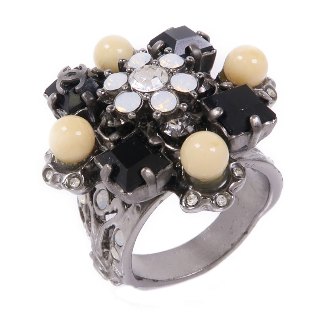 CHANEL 08 A CC Metal Ring Size 6.25 with Box: CHANEL 08 A CC Metal Ring Size 6.25 with Box CHANEL CC ring in metal, sized US 6.25. It features a CC motif and comes with a storage box. Condition is heavily used. Specifications Brand Name: CHANEL I