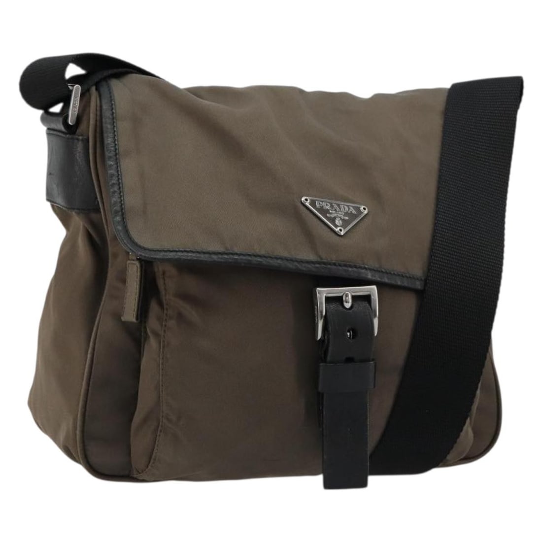 PRADA Nylon Shoulder Bag Beige Silver Tone Italy: PRADA Nylon Shoulder Bag Beige Silver Tone Italy Prada shoulder bag in beige and silver nylon, made in Italy. The bag has a shoulder strap with an approximate drop of 10.6-22.0 inches (27-56 cm). It i