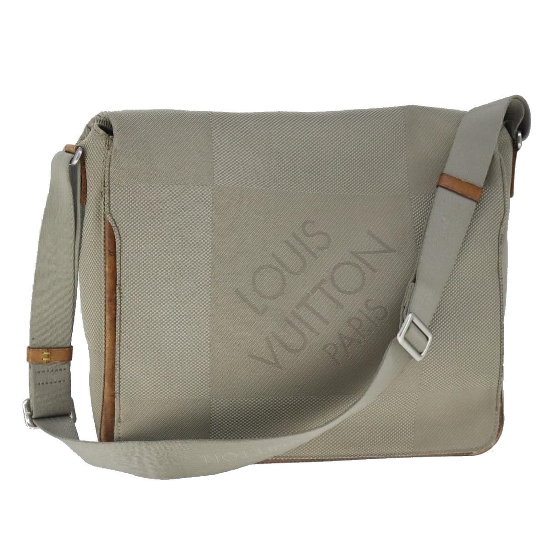 Louis Vuitton Damier Geant Tail Shoulder Bag M93030 France: Louis Vuitton Damier Geant Tail Shoulder Bag M93030 France This is a Louis Vuitton Damier Geant Messager shoulder bag in the color Tail. Crafted from durable Damier Geant canvas, this bag features a s
