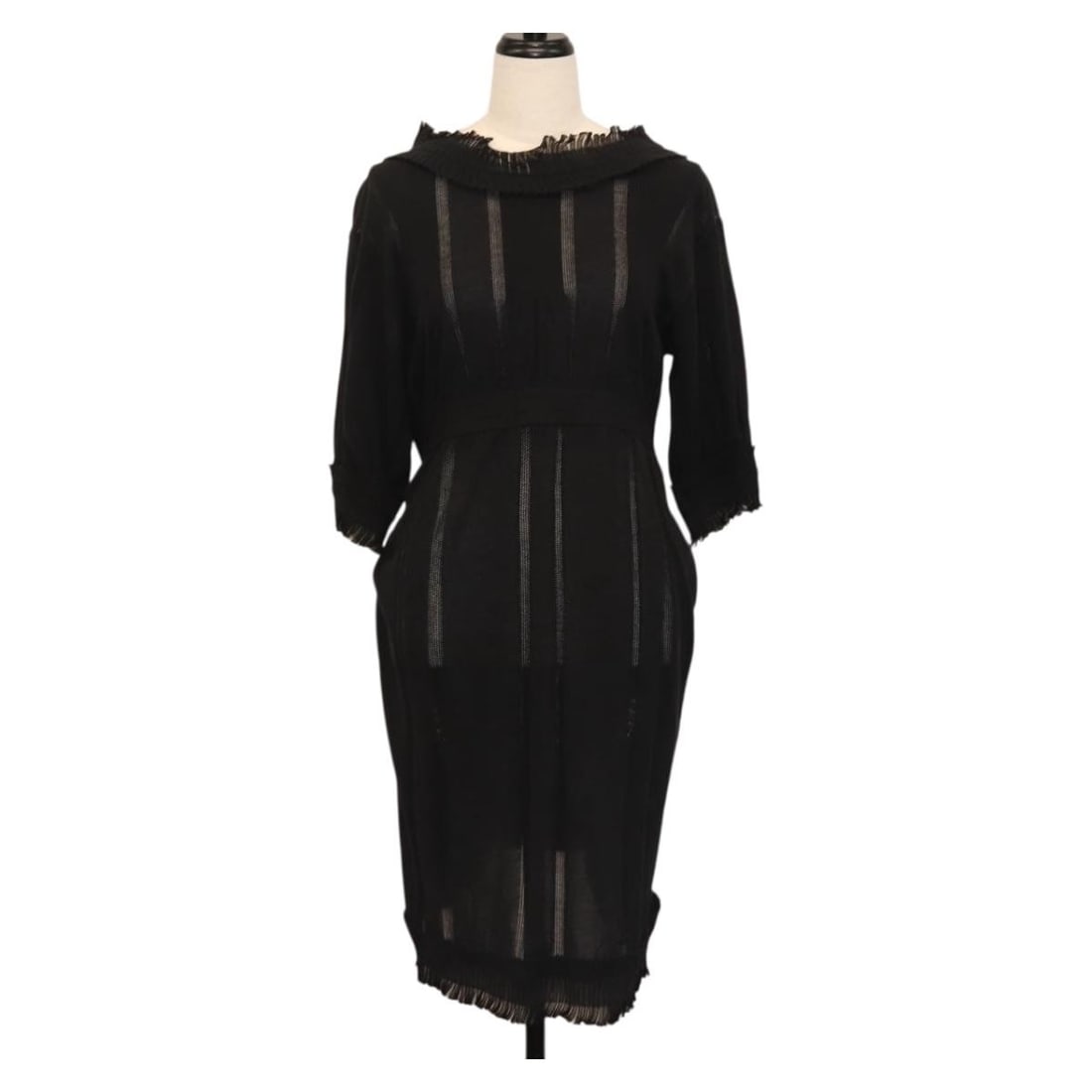 CHANEL CC Black Cotton Shirt Dress France: CHANEL CC Black Cotton Shirt Dress France This CHANEL one-piece shirt is crafted from high-quality cotton and features a classic black color. It showcases a stylish design that is versatile for variou