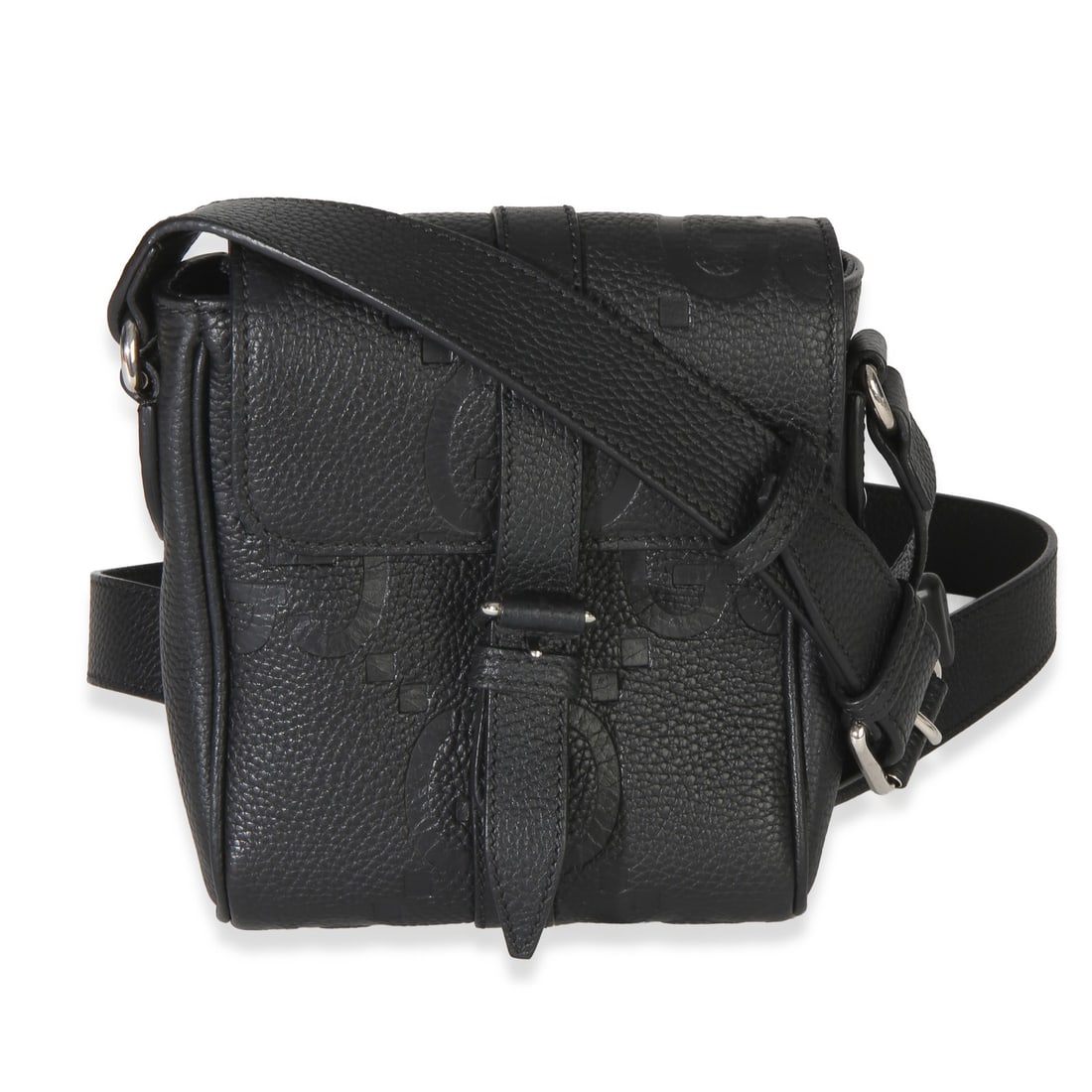Gucci Jumbo GG Embossed Small Messenger Bag Black Leather: Gucci Jumbo GG Embossed Small Messenger Bag Black Leather Pre-owned Gucci small messenger bag in black piuma calfskin with Jumbo GG embossing. This unisex design features a magnetic snap closure, silv