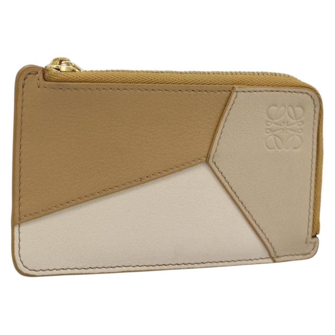 LOEWE Puzzle leather coin purse beige with dust bag box: LOEWE Puzzle leather coin purse beige with dust bag box A beige leather coin purse in the Puzzle Anagram style by LOEWE. It comes with a dust bag and item box, and was made in Spain. Condition is heav