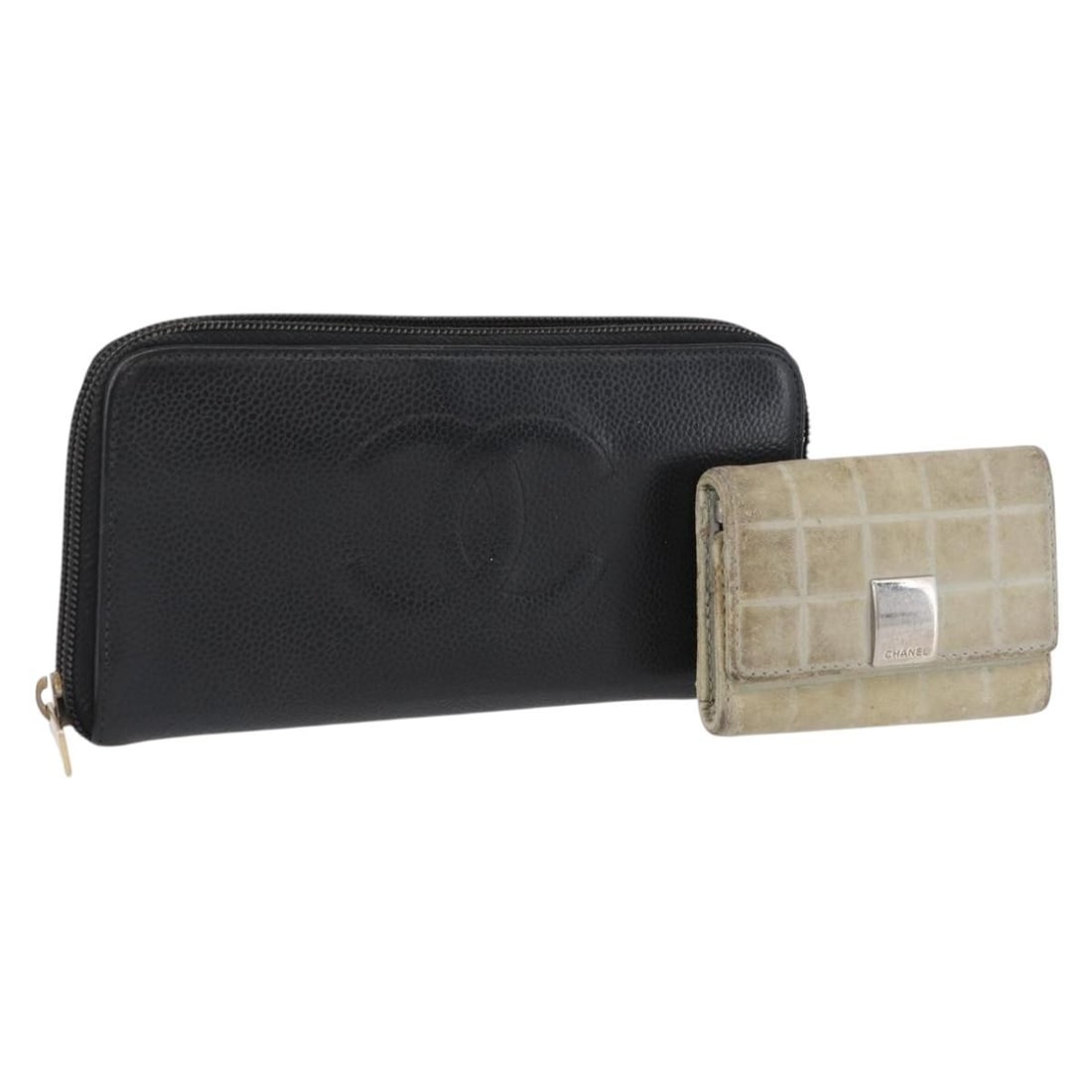 CHANEL black beige caviar skin wallet pair with guarantee card: CHANEL black beige caviar skin wallet pair with guarantee card This CHANEL wallet set features grained caviar calf skin in a stylish black and beige color combination. Designed for women, both wallets