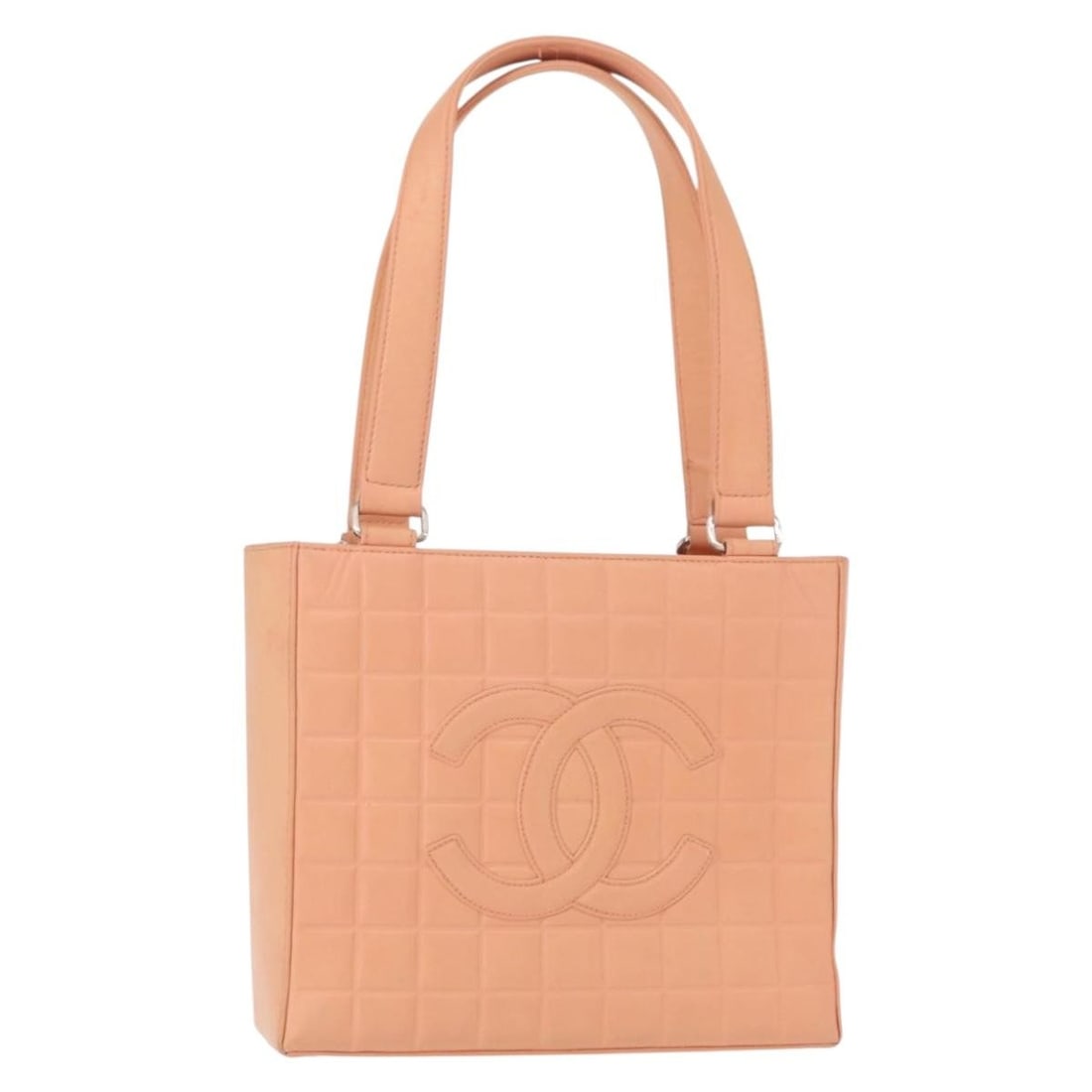 CHANEL Choco Bar Beige Hand Bag Lamb Skin Auth BS31118: CHANEL Choco Bar Beige Hand Bag Lamb Skin Auth BS31118 This CHANEL Choco Bar Hand Bag is a luxurious piece crafted from high-quality lamb skin in a sophisticated beige color. The bag measures approxim