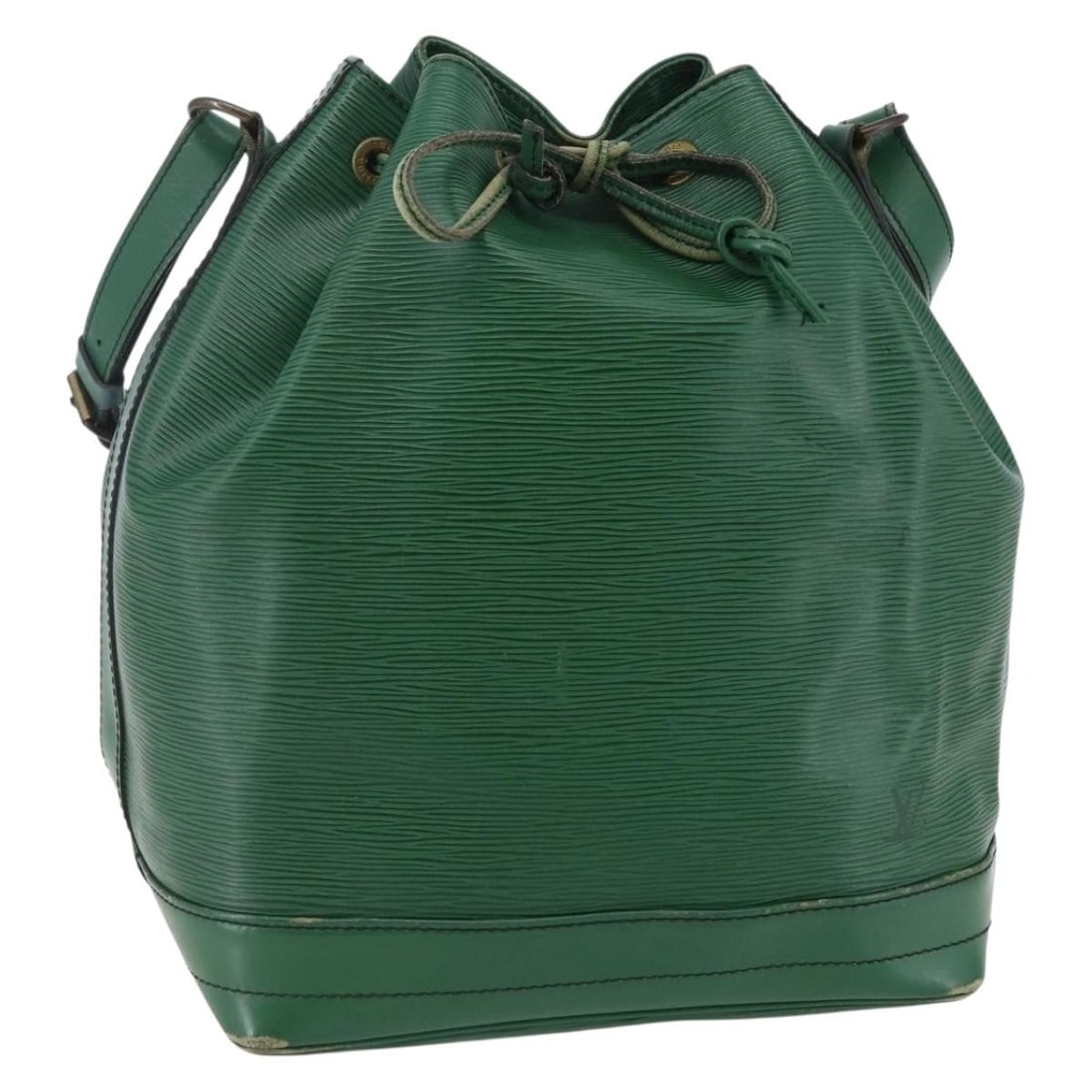 LOUIS VUITTON Epi Noe Green Shoulder Bag M44004 Auth: LOUIS VUITTON Epi Noe Green Shoulder Bag M44004 Auth This authentic Louis Vuitton Epi Noe Shoulder Bag showcases a vibrant green color, crafted from high-quality Epi leather, which is known for its du