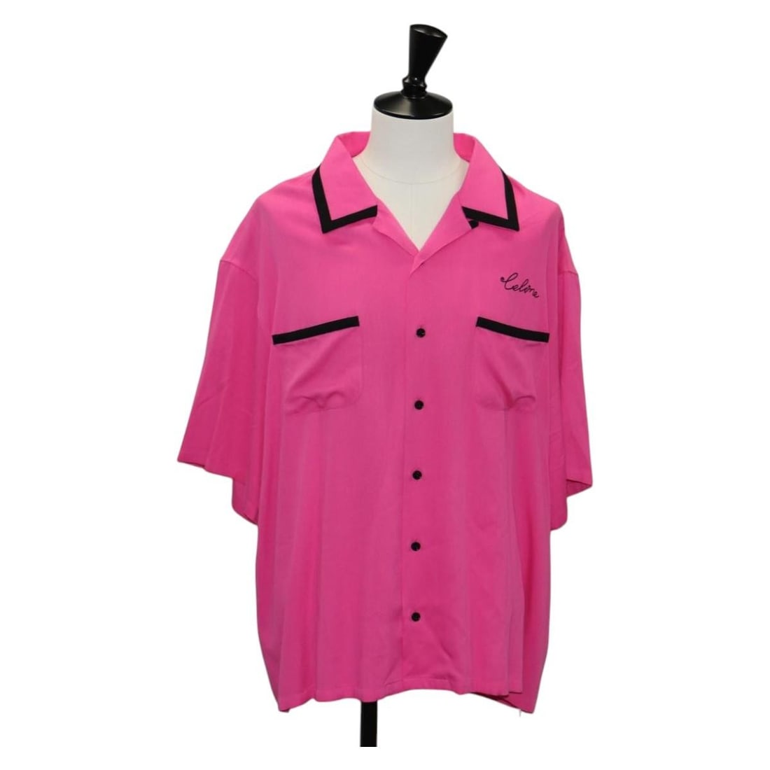 CELINE Pink Rayon Short Sleeved T-Shirt Made in Italy: CELINE Pink Rayon Short Sleeved T-Shirt Made in Italy This stylish CELINE short-sleeved T-shirt is crafted from high-quality rayon, offering a comfortable fit in a vibrant pink shade. Made in Italy, t
