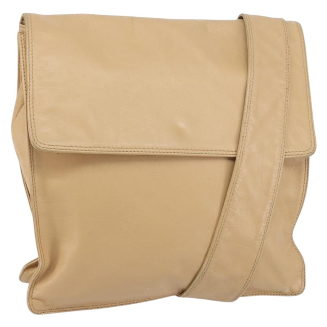 CHANEL Lamb Skin Shoulder Bag Beige Goldtone CC Italy: CHANEL Lamb Skin Shoulder Bag Beige Goldtone CC Italy CHANEL shoulder bag in beige and gold lamb skin, made in Italy. It comes with a guarantee card and features a shoulder drop of approximately 53 cm