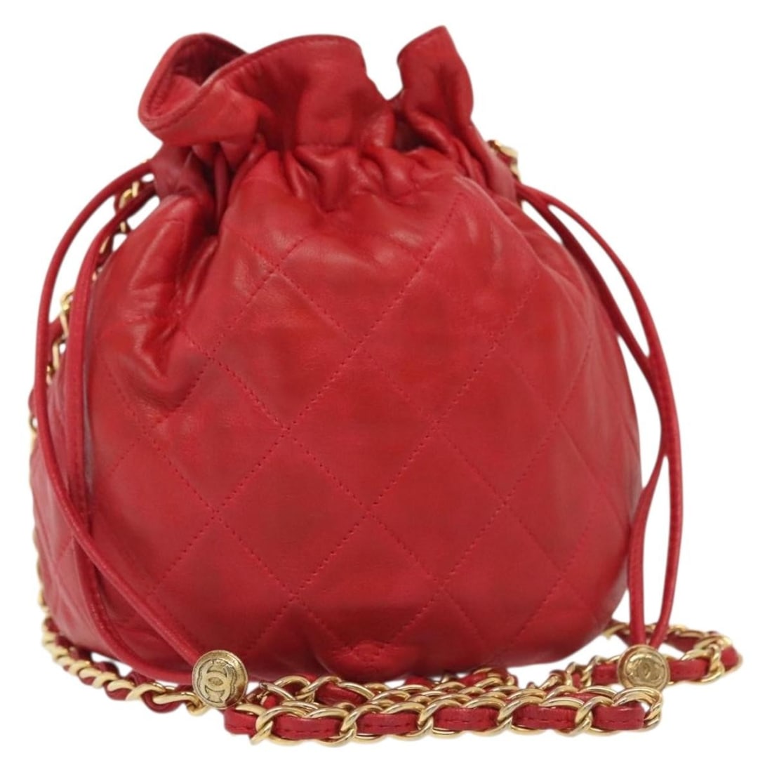 CHANEL CC Red Leather Chain Shoulder Bag Gold Tone: CHANEL CC Red Leather Chain Shoulder Bag Gold Tone CHANEL Matelasse chain shoulder bag in red and gold leather, made in Italy. This women's shoulder bag measures approximately 13 cm x 13 cm x 10 cm, w