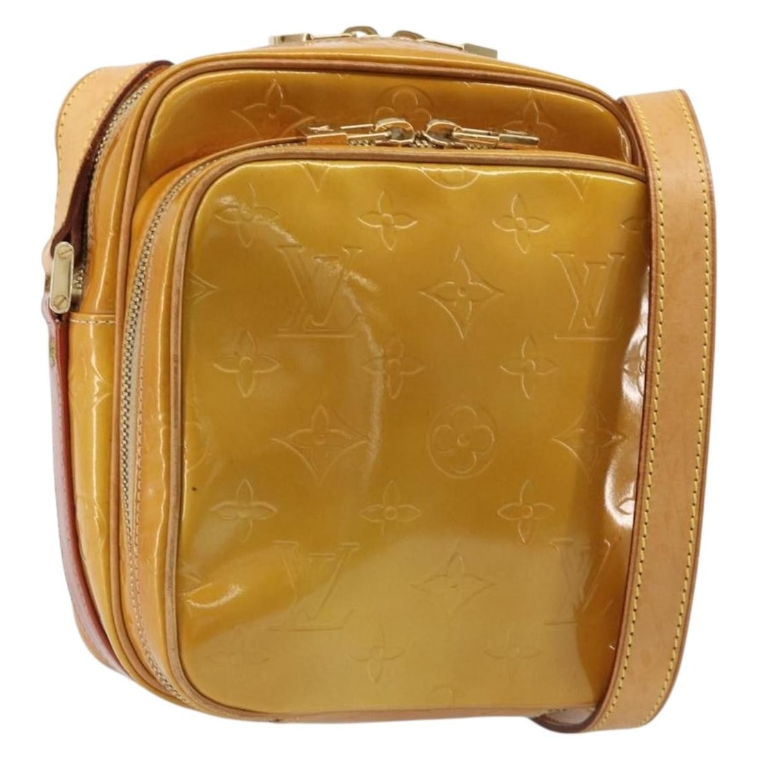 Louis Vuitton Wooster Monogram Vernis patent leather shoulder bag beige: Louis Vuitton Wooster Monogram Vernis patent leather shoulder bag beige Louis Vuitton Wooster shoulder bag in beige Monogram Vernis patent leather. This women's bag was made in France and includes the