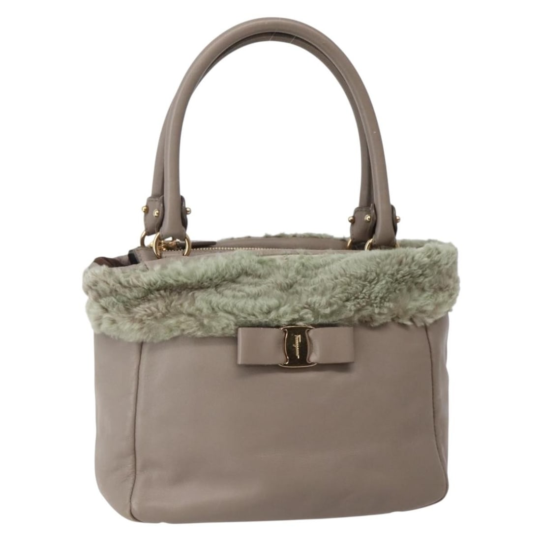 Salvatore Ferragamo Vala Hand Bag Leather Beige Gold Made in Italy: Salvatore Ferragamo Vala Hand Bag Leather Beige Gold Made in Italy Presenting the Salvatore Ferragamo Vala Hand Bag, designed for elegance and functionality. This authentic handbag is crafted from pre