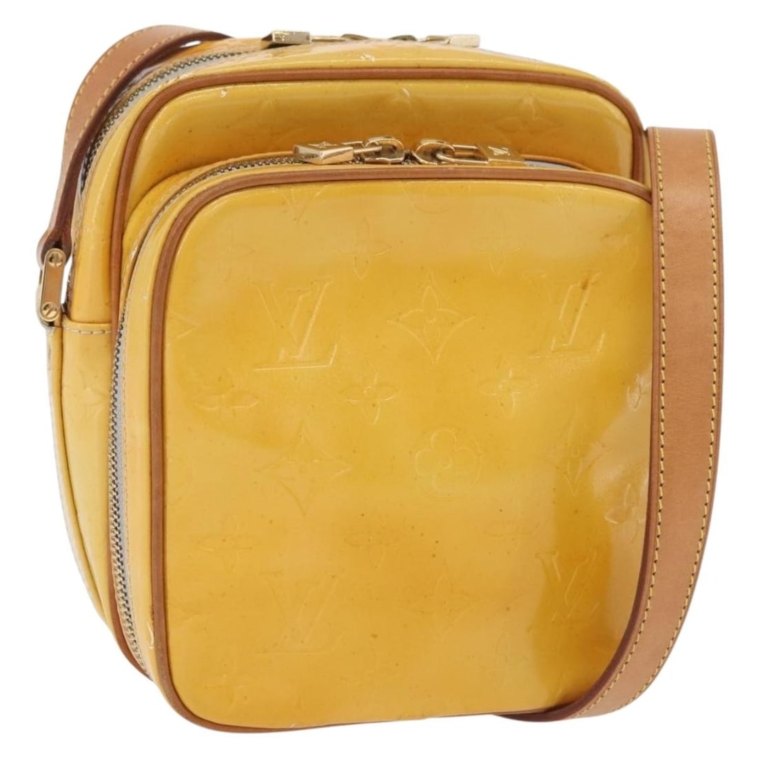 Louis Vuitton Wooster Gris Patent Leather Shoulder Bag M91036: Louis Vuitton Wooster Gris Patent Leather Shoulder Bag M91036 This Louis Vuitton Monogram Vernis Wooster Shoulder Bag in Gris is crafted from patent leather and features a compact silhouette. The bag 