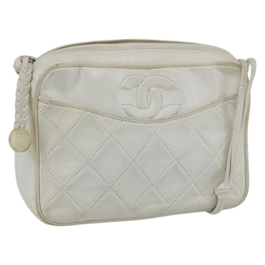 Chanel Matelasse White Leather Shoulder Bag with Gold CC Italy: Chanel Matelasse White Leather Shoulder Bag with Gold CC Italy This CHANEL Matelasse shoulder bag features a white leather exterior with gold-tone accents and the signature CC logo. The bag is crafted