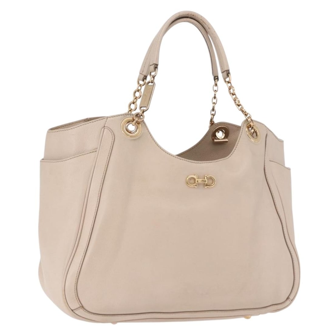 Salvatore Ferragamo Gancini Beige Leather Handbag Gold Tone Italy: Salvatore Ferragamo Gancini Beige Leather Handbag Gold Tone Italy A Salvatore Ferragamo Gancini handbag in beige leather with a gold tone finish. Made in Italy, this handbag features a structured styl