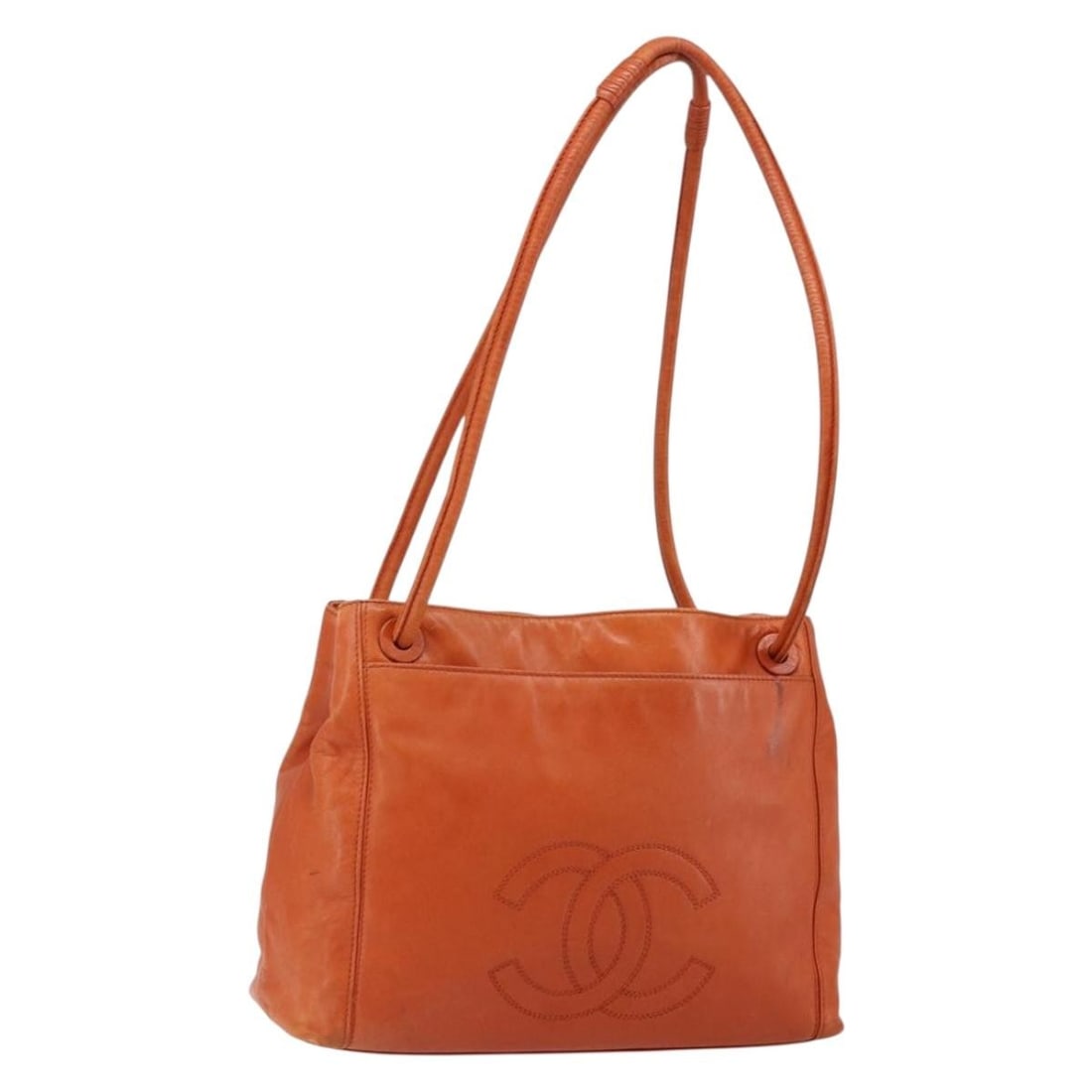 CHANEL COCO Mark Leather Shoulder Bag Orange Made in Italy: CHANEL COCO Mark Leather Shoulder Bag Orange Made in Italy This CHANEL COCO Mark Shoulder Bag is a stunning accessory crafted from high-quality leather in a vibrant orange color. The bag features a st