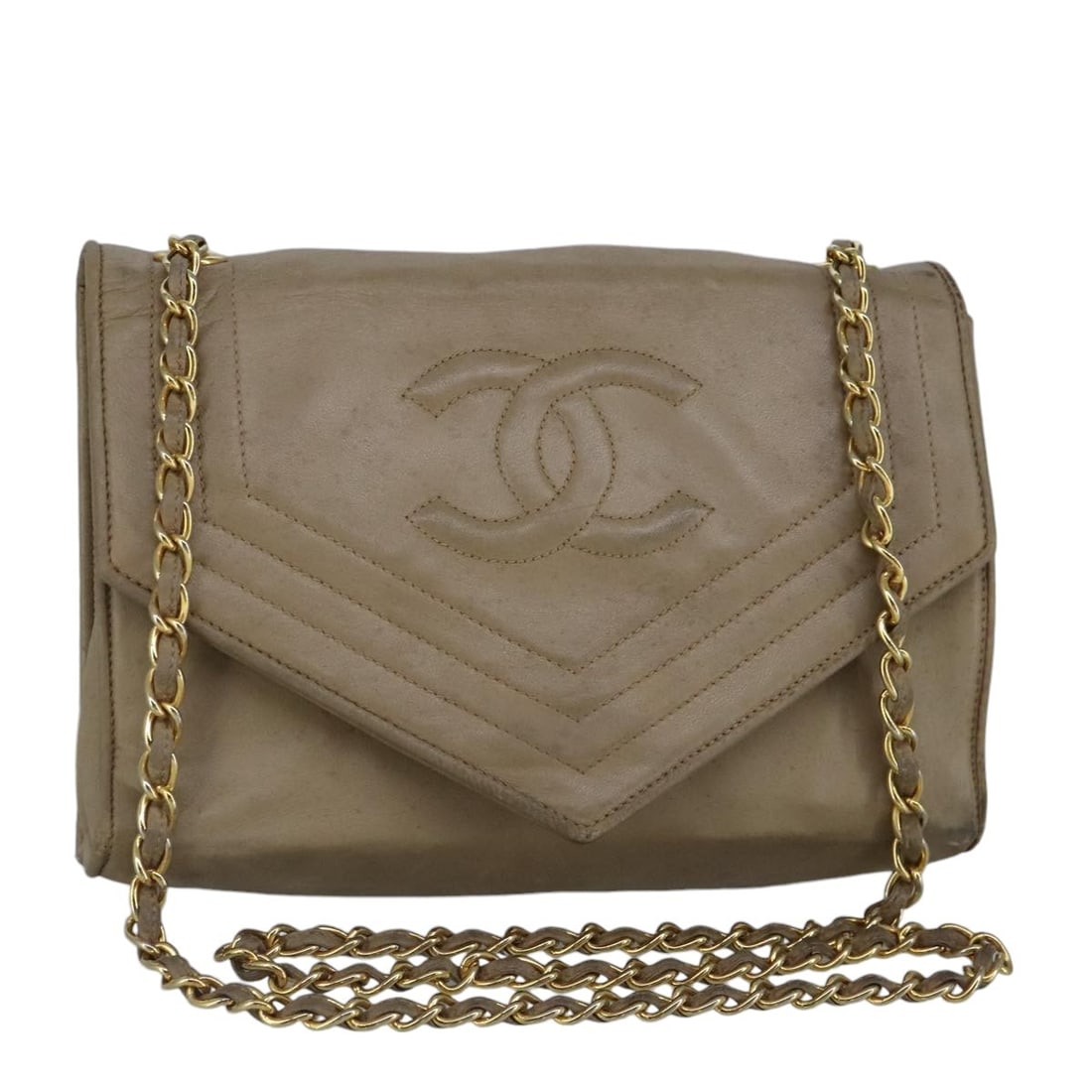 CHANEL CC Lambskin Shoulder Bag Beige Gold Tone Repainted: CHANEL CC Lambskin Shoulder Bag Beige Gold Tone Repainted CHANEL chain shoulder bag in beige/gold lamb skin, made in Italy. This women's shoulder bag measures approximately 22 cm W x 15 cm H x 4 cm D,