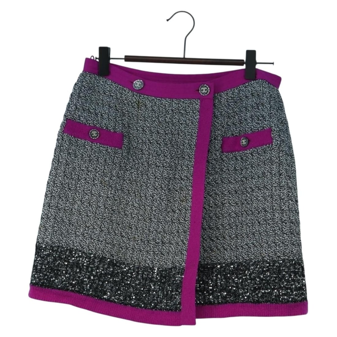 CHANEL CC Gray Cotton Tweed Skirt Made in France: CHANEL CC Gray Cotton Tweed Skirt Made in France Gray CHANEL skirt in tweed-style cotton, made in France. The item is described as heavily used, with surface rubbing, slight stains, holes, scratches a