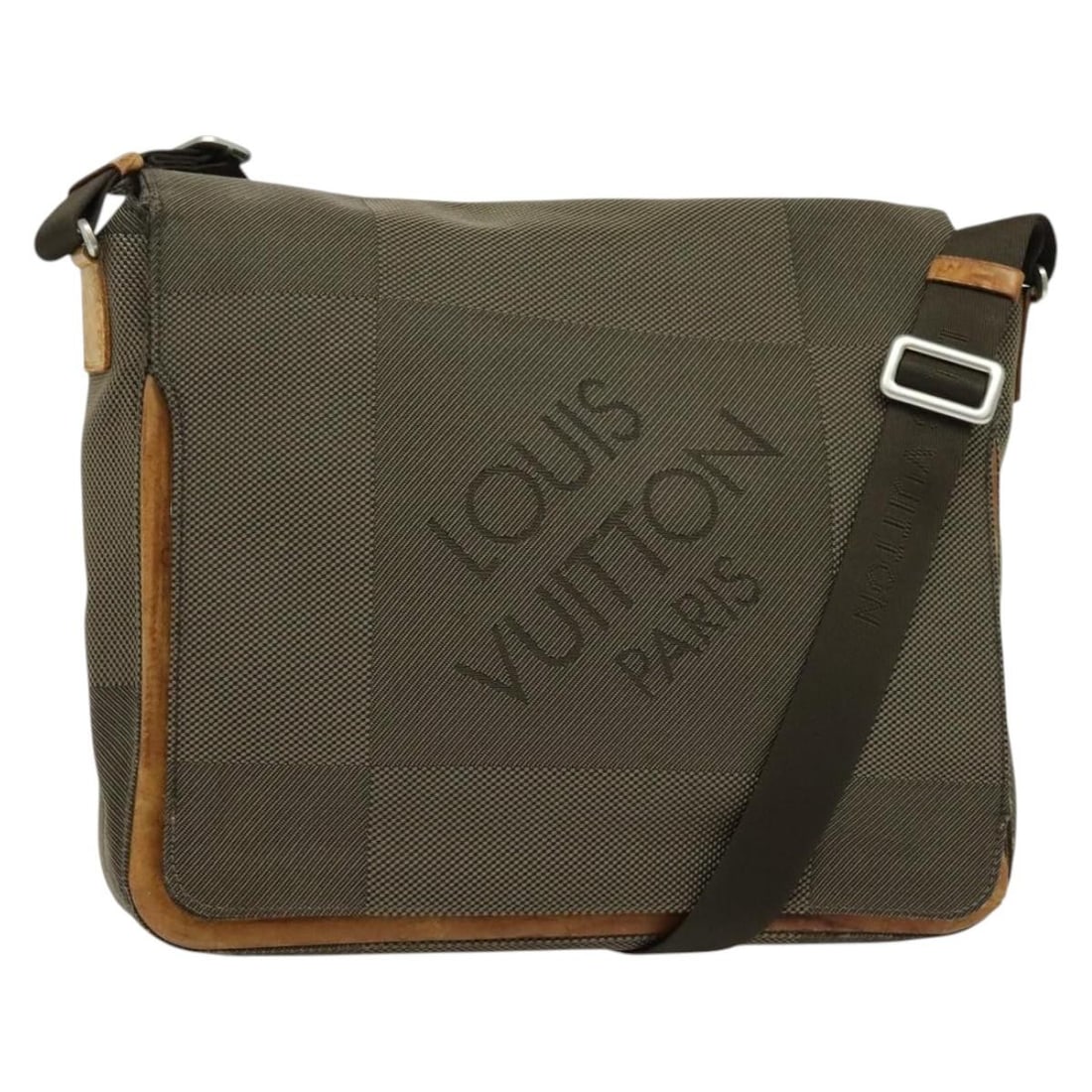 Louis Vuitton Damier Geant Tail M93030 shoulder bag: Louis Vuitton Damier Geant Tail M93030 shoulder bag This is a Louis Vuitton Damier Geant Messager Shoulder Bag in the 'Tail' color, crafted from Damier Geant canvas. Made in France, this women's shoul