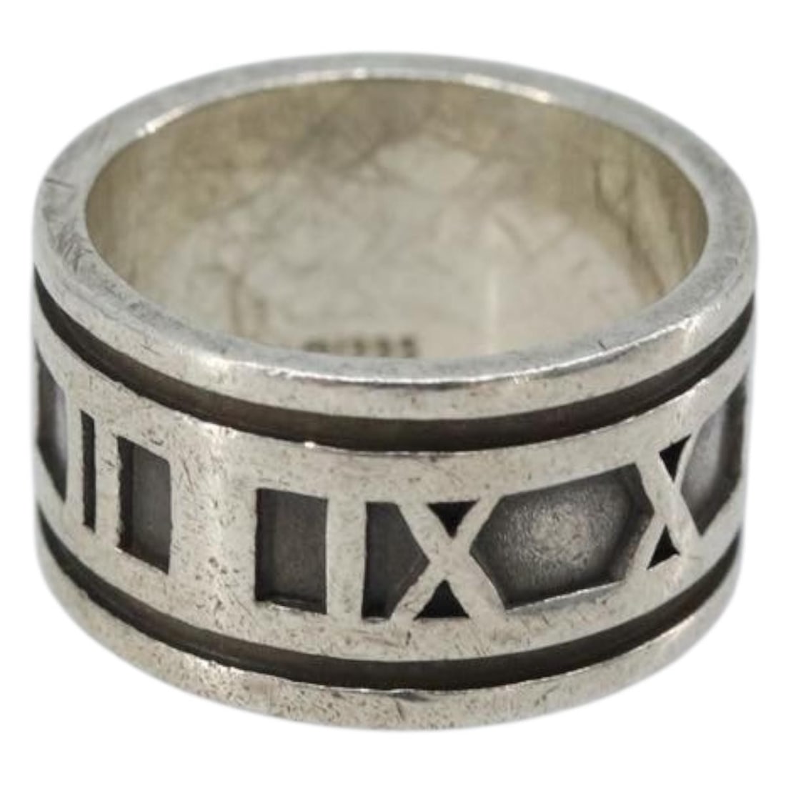 Tiffany and Co Silver 925 Women's Ring Italian Made Size 17: Tiffany and Co Silver 925 Women's Ring Italian Made Size 17 This Tiffany & Co. women's ring is crafted from 925 silver and features a classic design. The ring is a Japanese size 17, with an inner diam