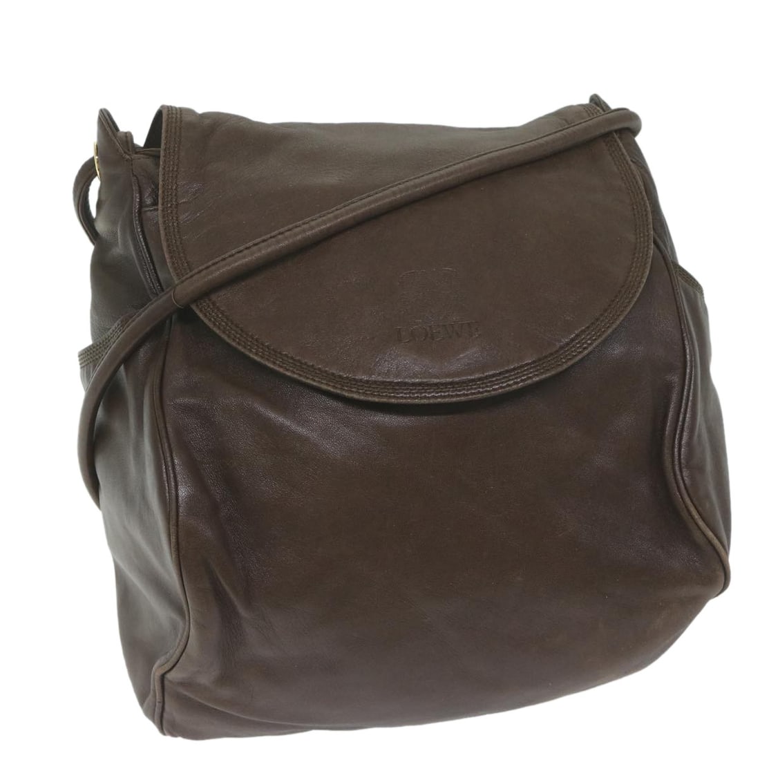 LOEWE Anagram leather shoulder bag in brown: LOEWE Anagram leather shoulder bag in brown Authentic LOEWE Anagram shoulder bag in brown leather. This women's shoulder bag is made in Spain and includes only the item shown; the original box and dus