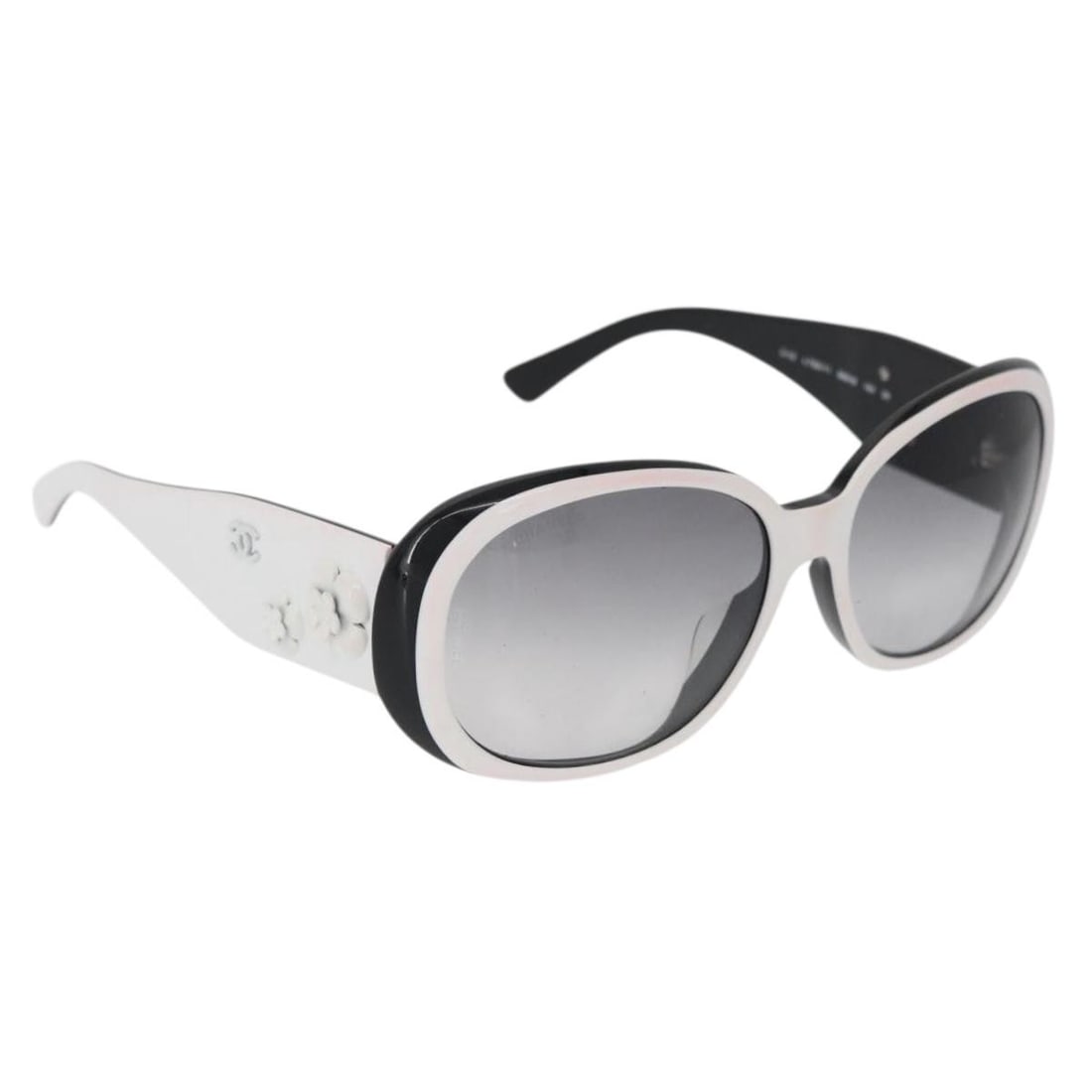 CHANEL 5113 CC Plastic Sunglasses White Black Italy: CHANEL 5113 CC Plastic Sunglasses White Black Italy Authentic CHANEL Camelia sunglasses in white and black plastic. This women's pair was made in Italy and is offered without the original item box or 